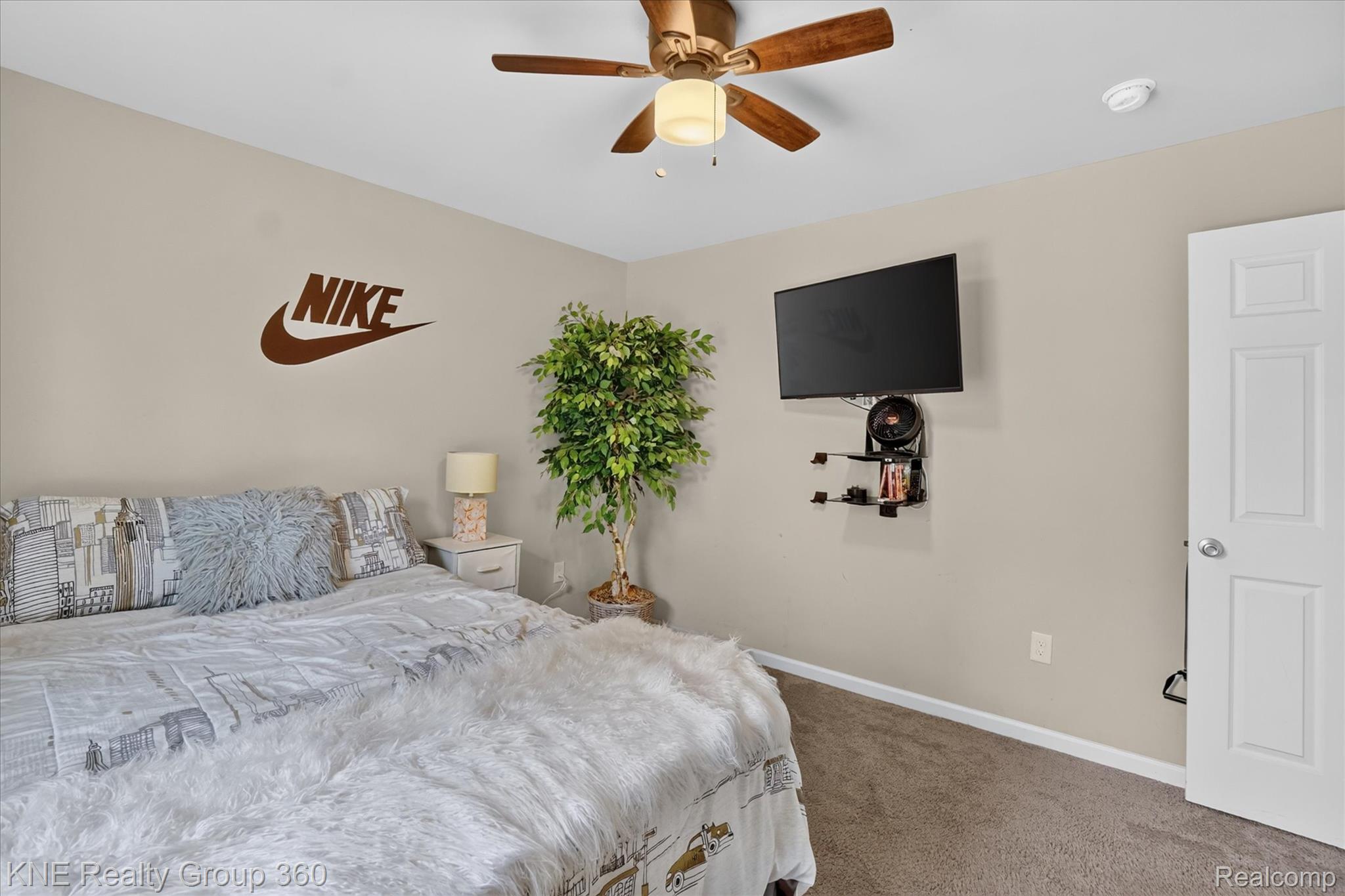 7067 Glenmeadow Court Property Photo 32