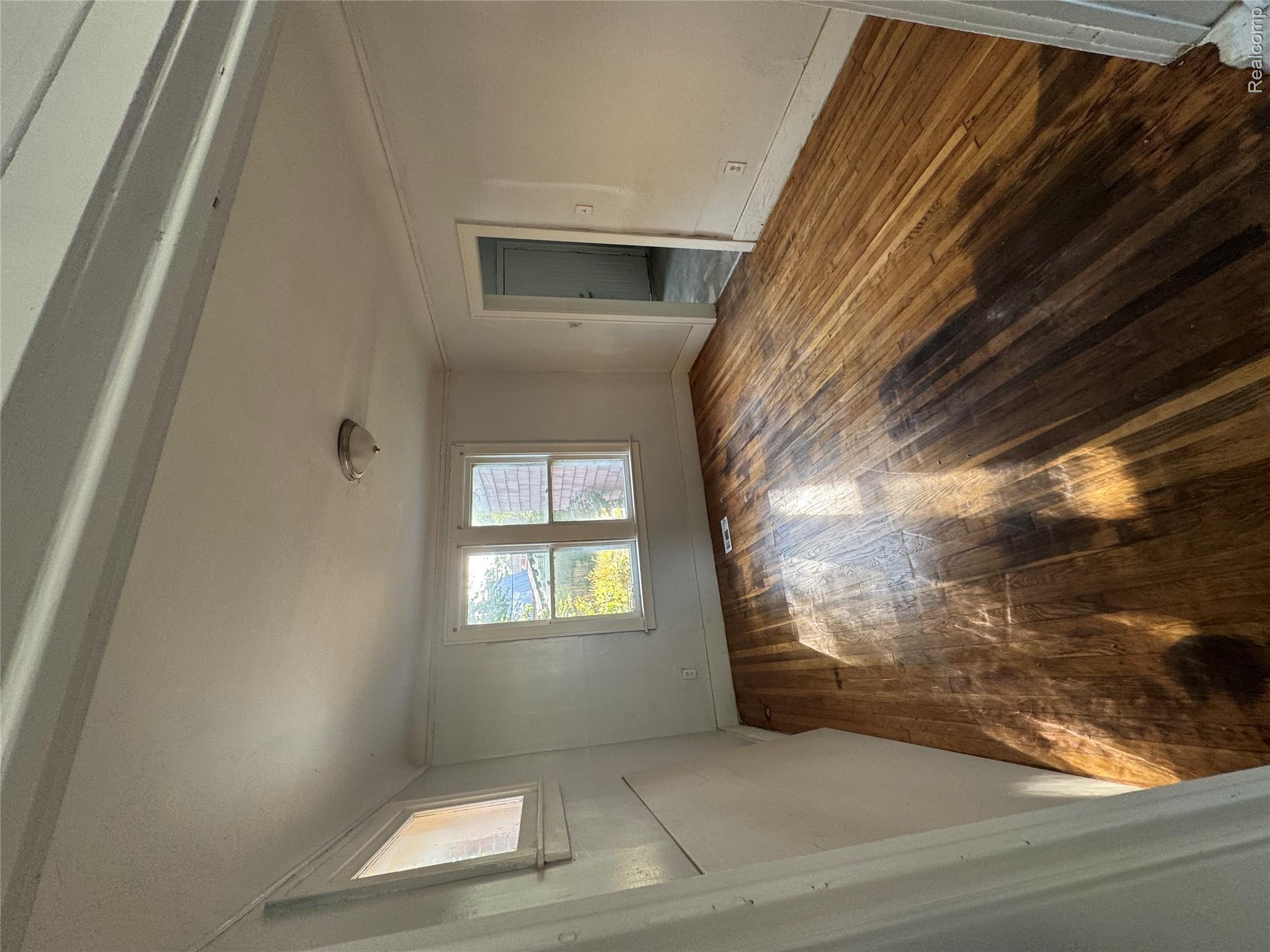 11912 Wisconsin Street Property Photo 4