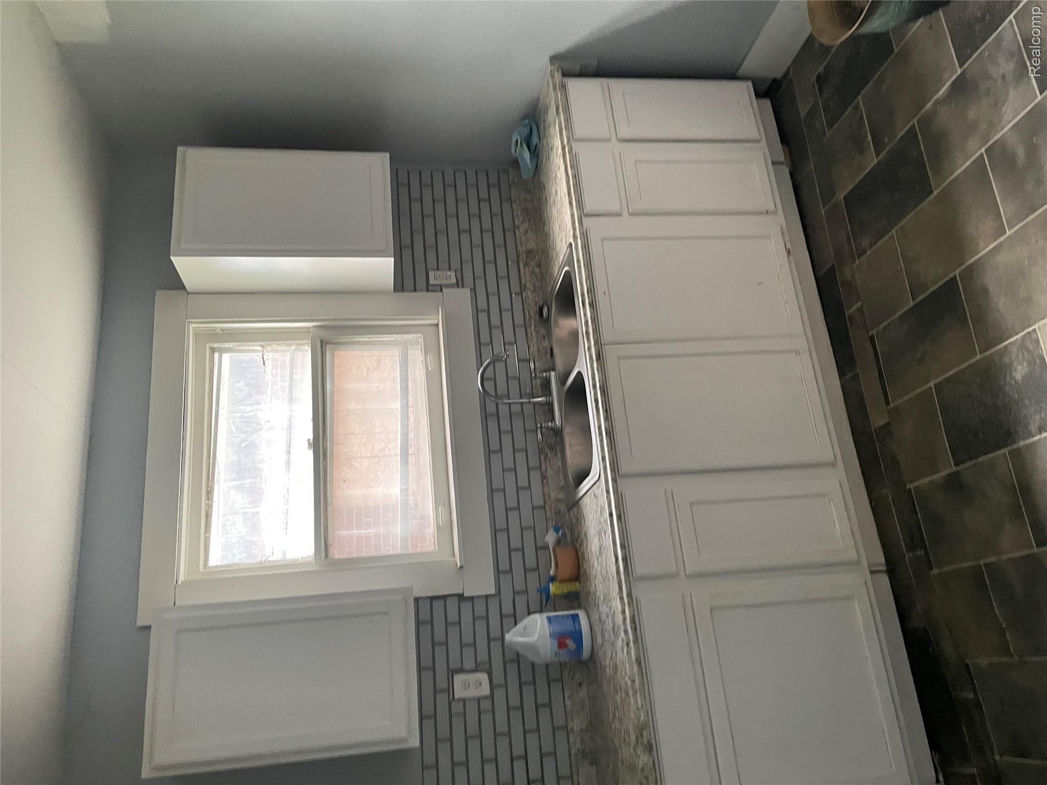 11912 Wisconsin Street Property Photo 7