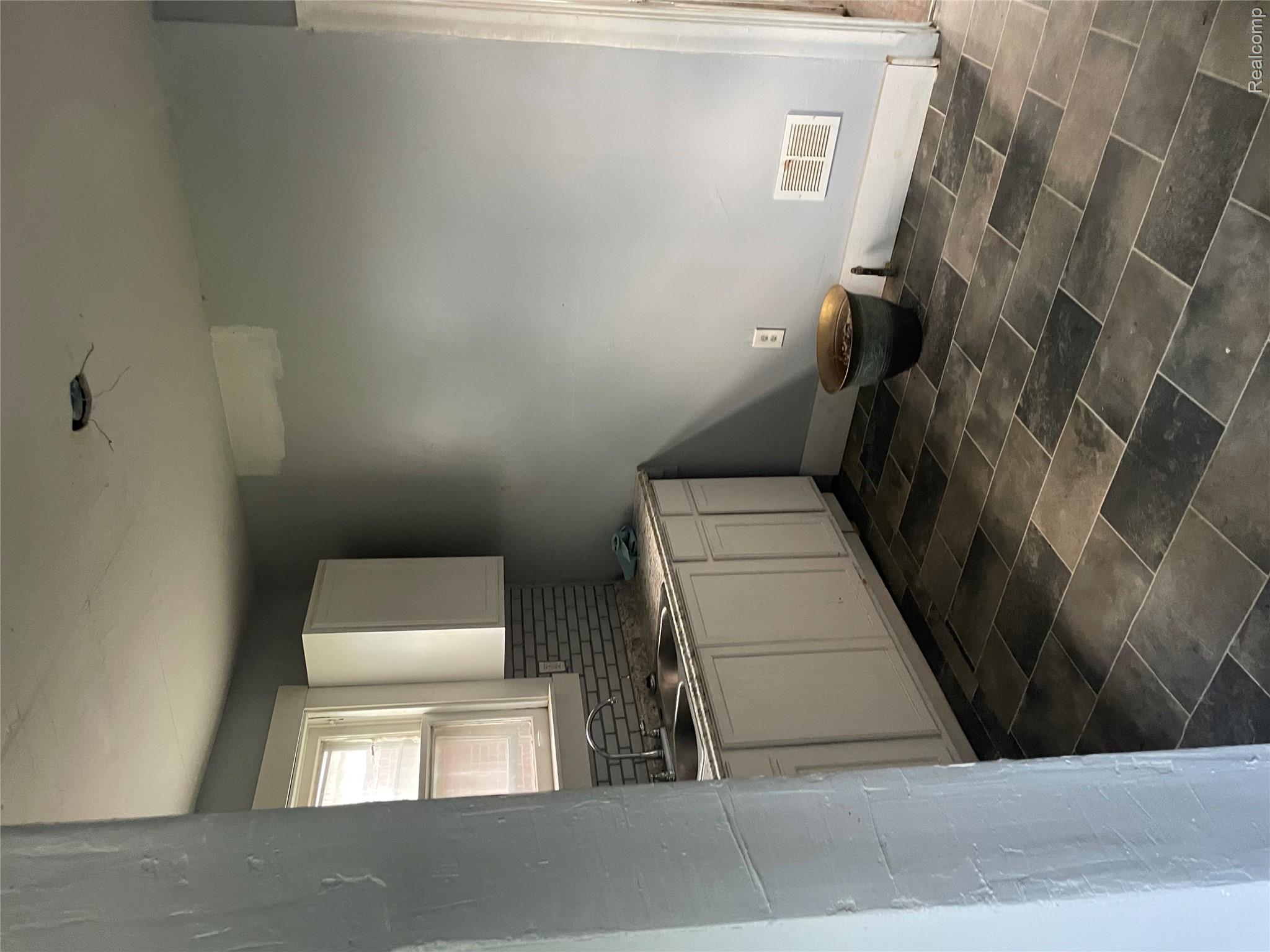 11912 Wisconsin Street Property Photo 8
