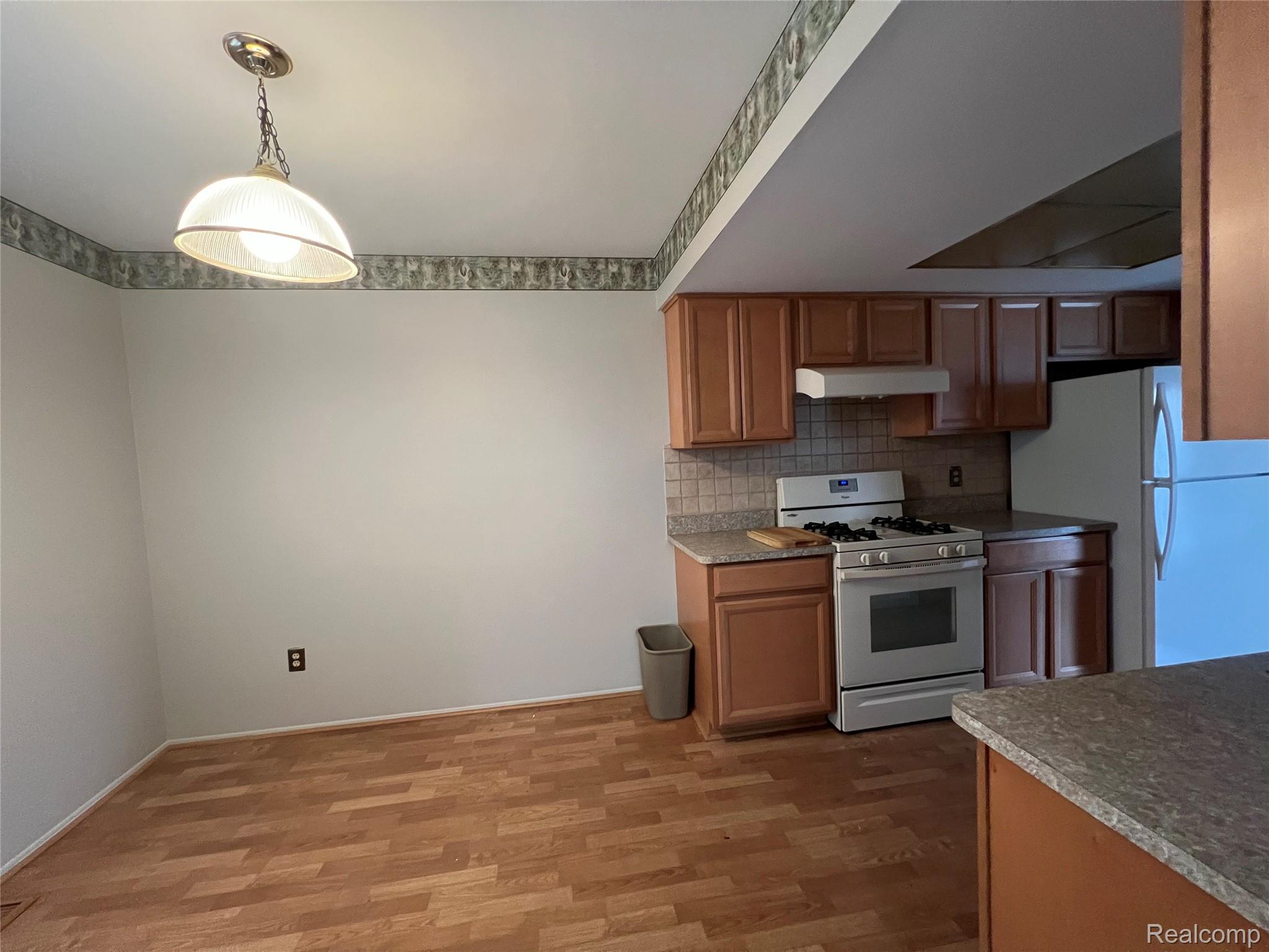 37407 Charter Oaks Boulevard Property Photo 3