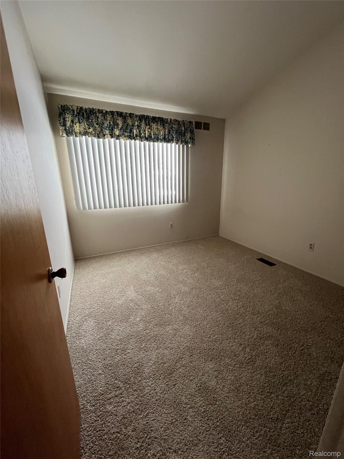 37407 Charter Oaks Boulevard Property Photo 12