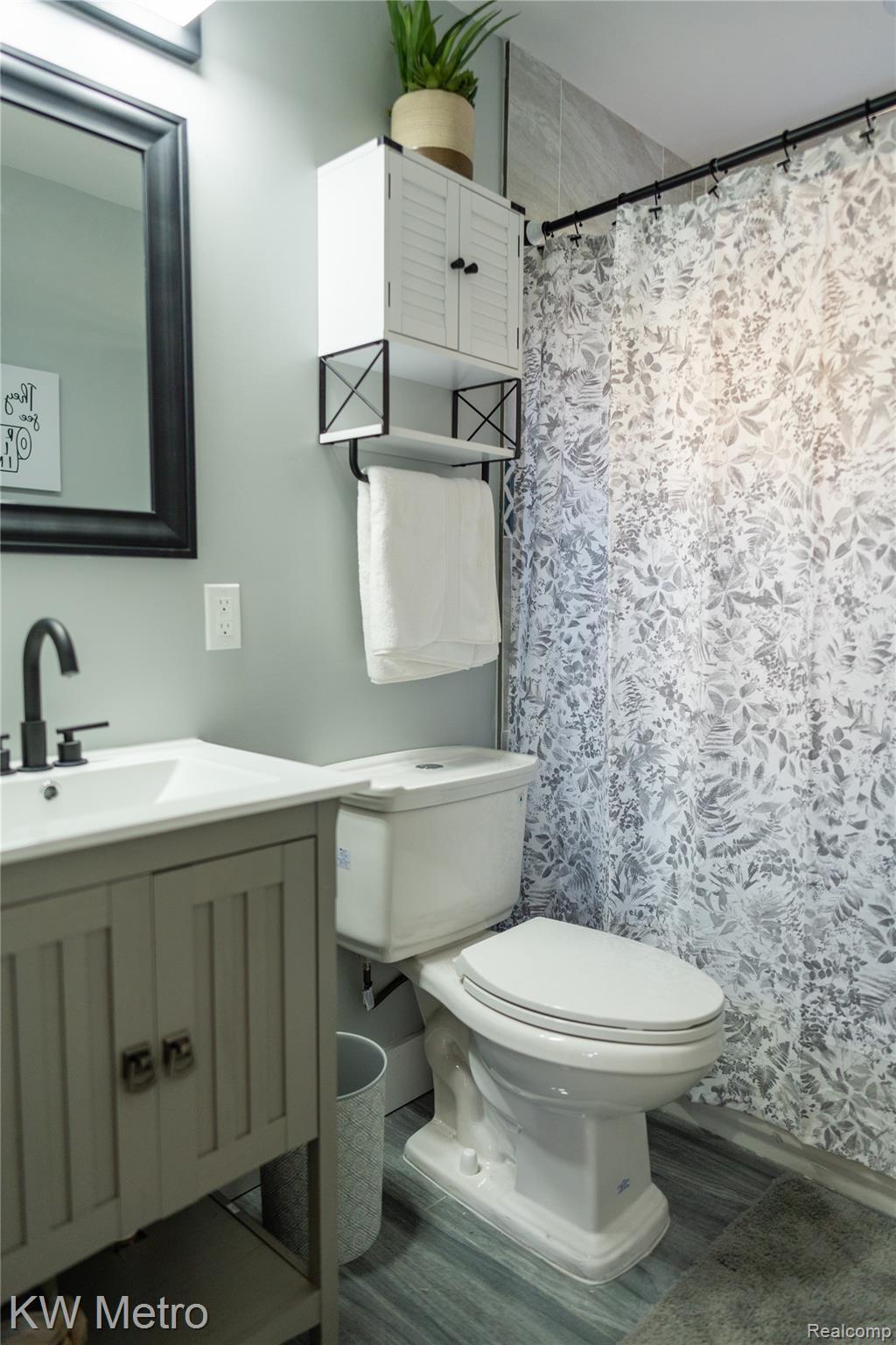 1452 Collingwood Street Property Photo 3