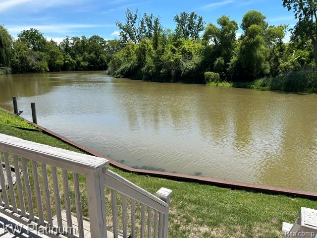 975 Fred W Moore Highway Property Photo 4