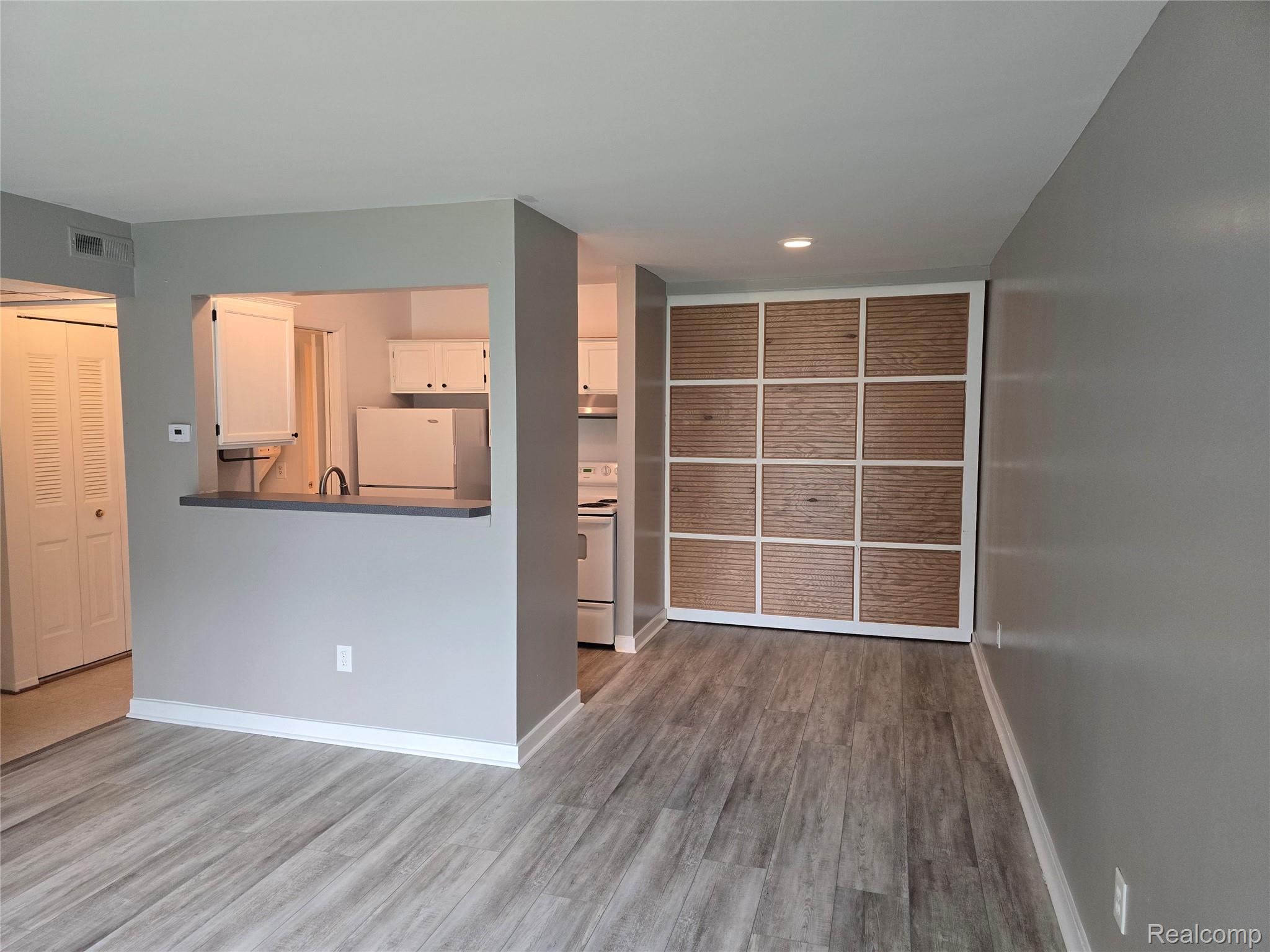 833 Bloomfield Village Boulevard C Property Photo 3