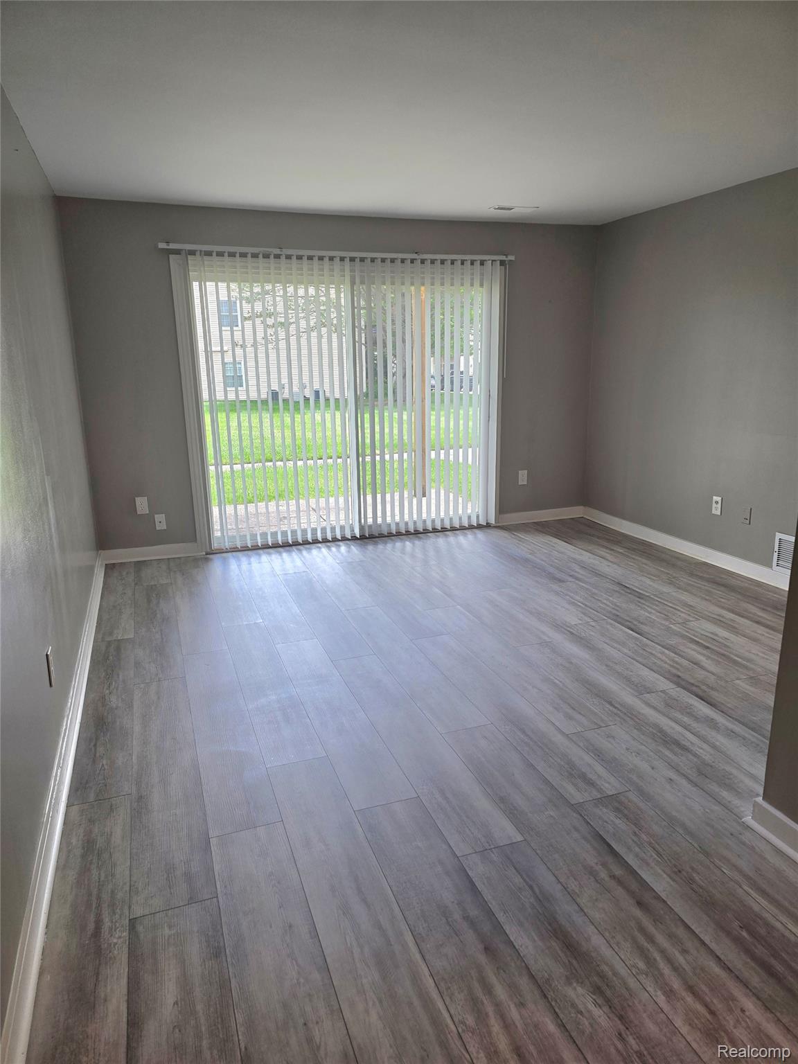 833 Bloomfield Village Boulevard C Property Photo 8