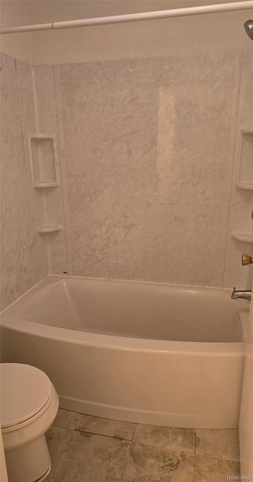 833 Bloomfield Village Boulevard C Property Photo 9