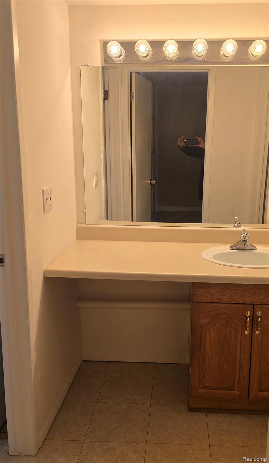 833 Bloomfield Village Boulevard C Property Photo 11