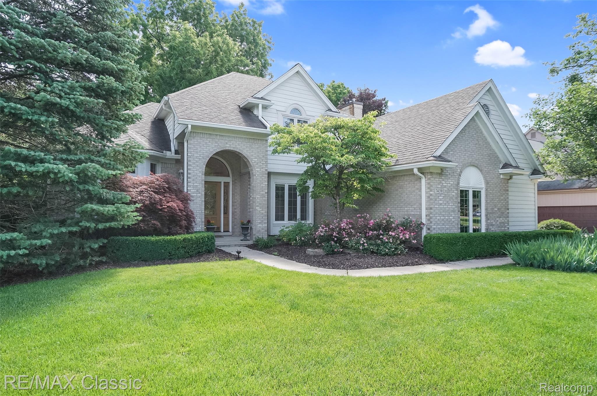 7439 Millwood Property Photo 1