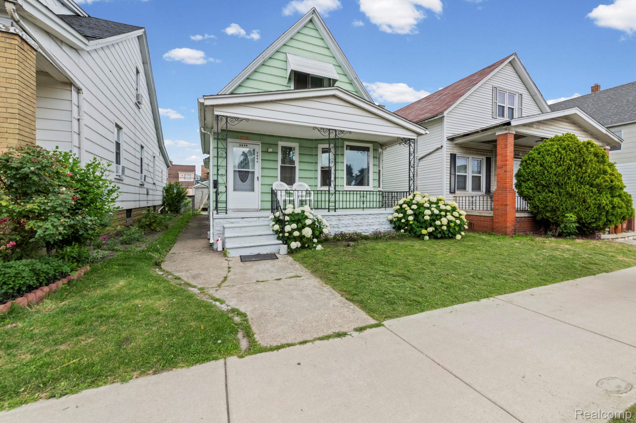3899 Trowbridge Street Property Photo 1