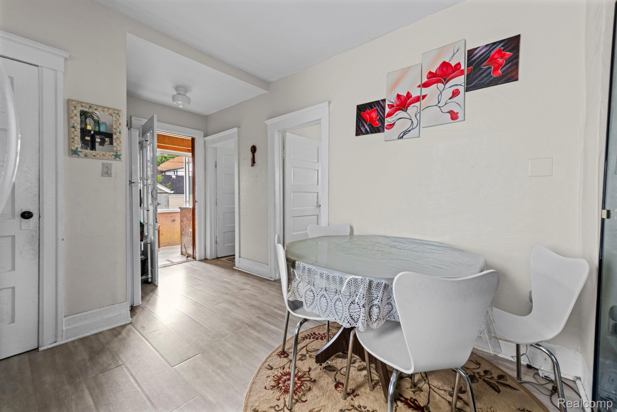 3899 Trowbridge Street Property Photo 7