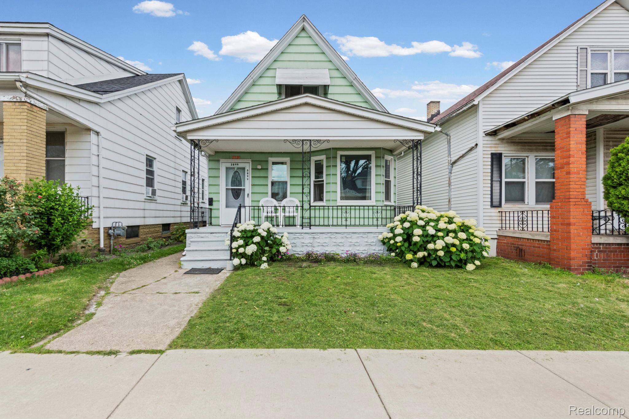 3899 Trowbridge Street Property Photo 16