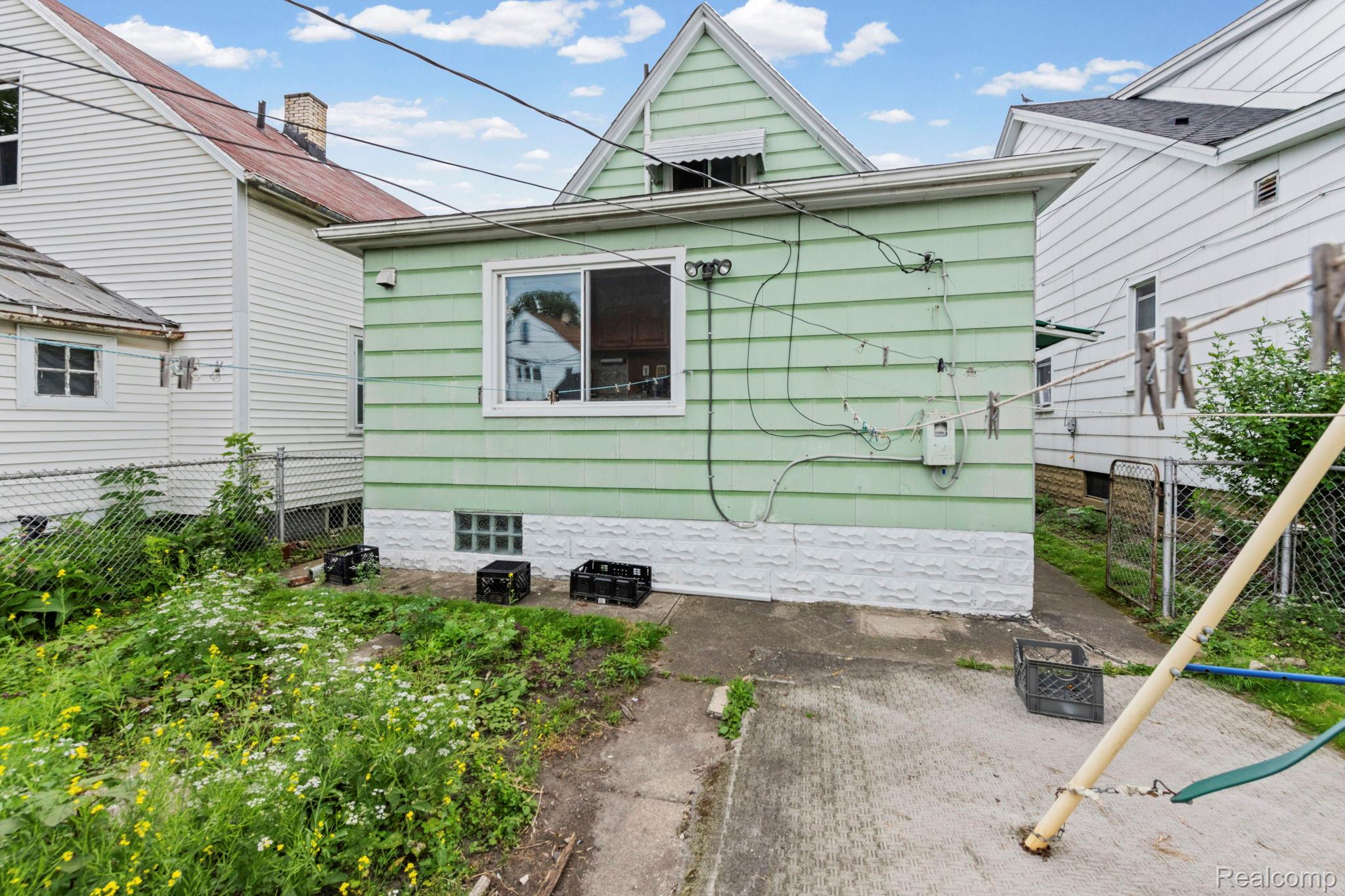 3899 Trowbridge Street Property Photo 17