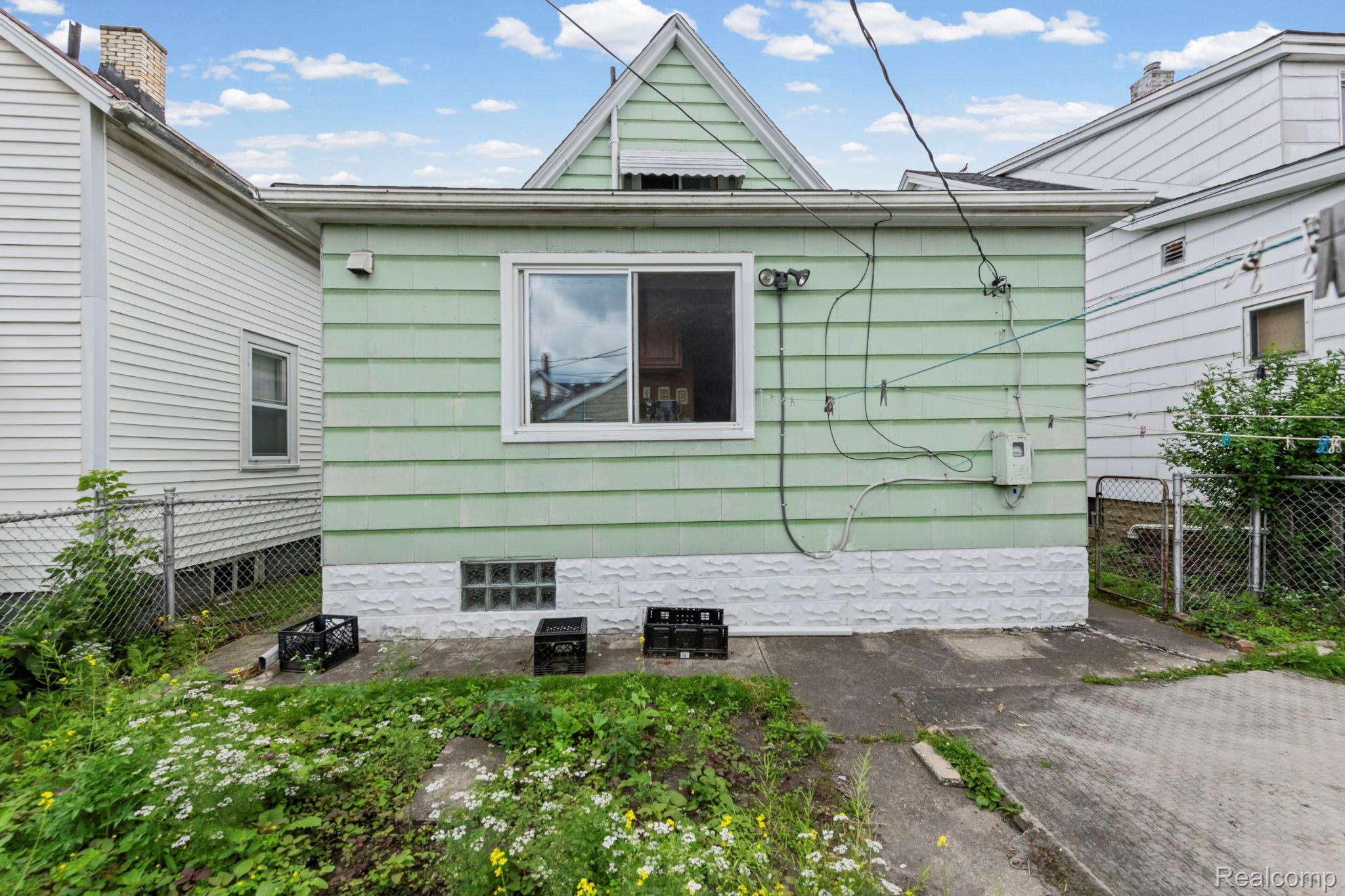 3899 Trowbridge Street Property Photo 18