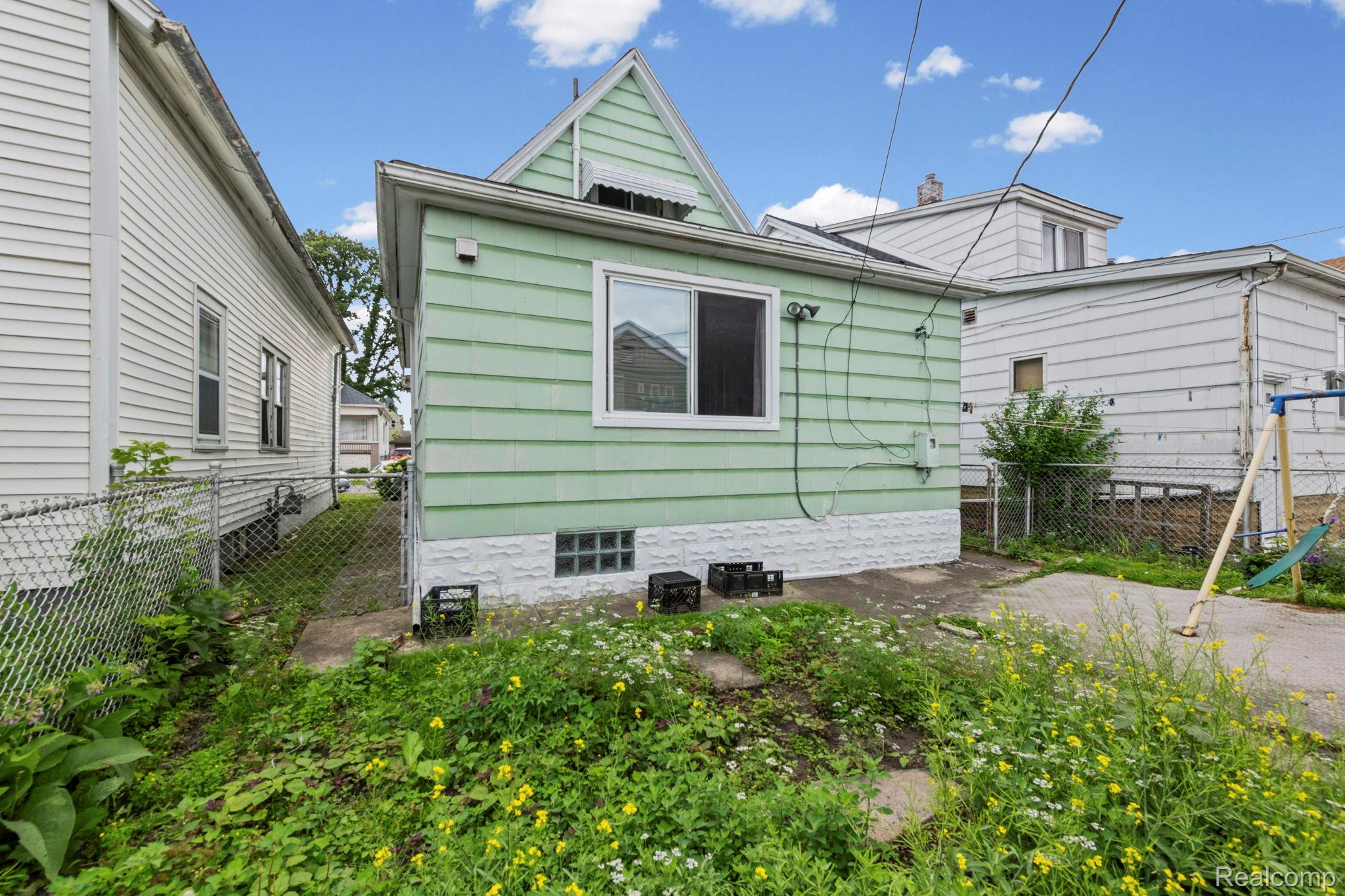 3899 Trowbridge Street Property Photo 19