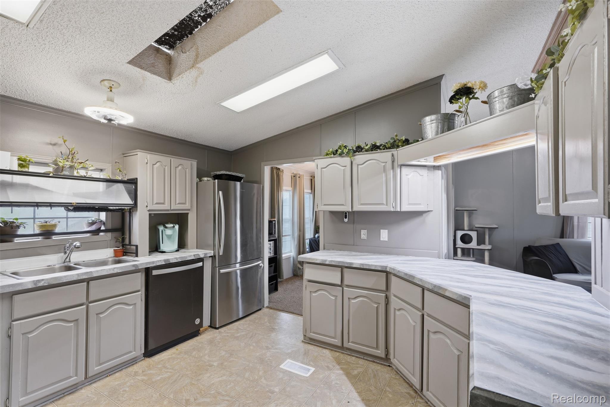 28725 Parkview Property Photo 3