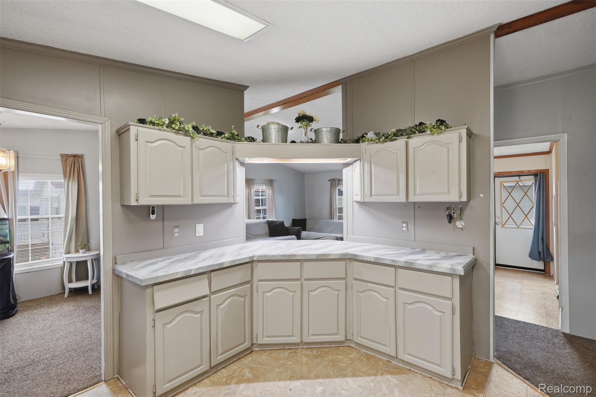 28725 Parkview Property Photo 4