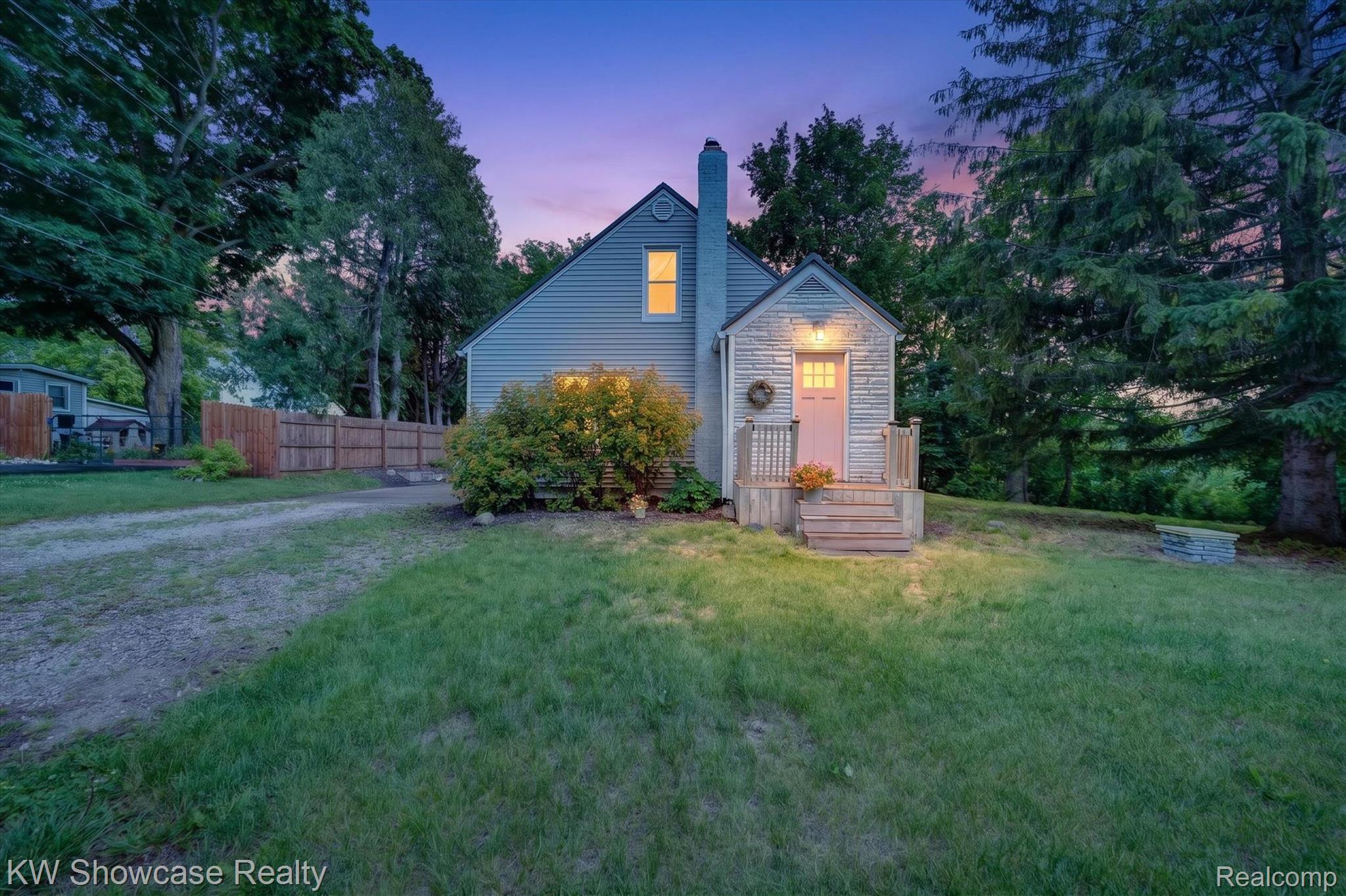 407 Broadway Property Photo 1