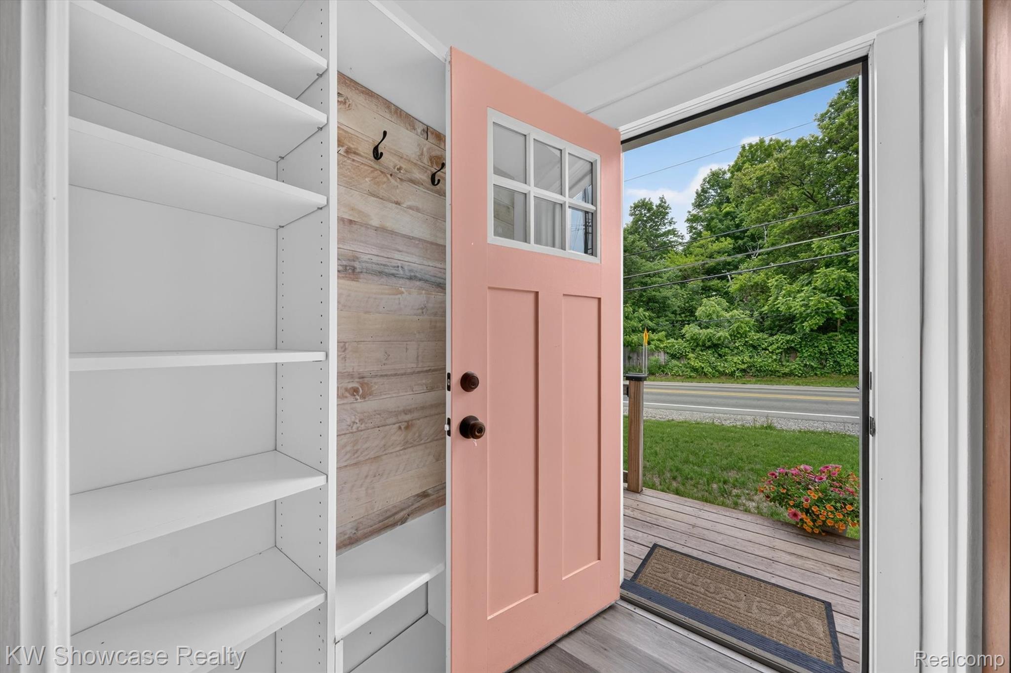 407 Broadway Property Photo 6