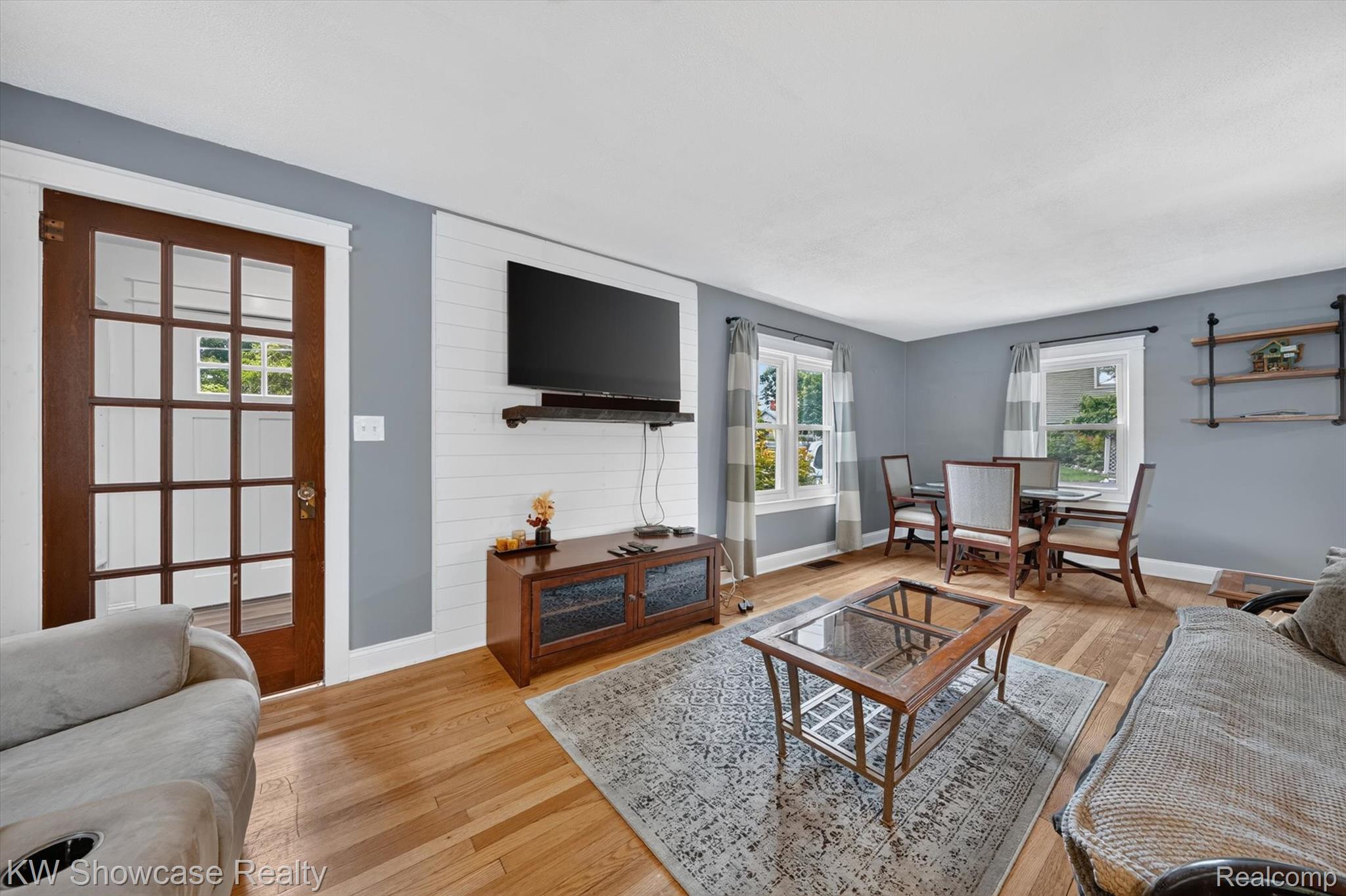 407 Broadway Property Photo 8