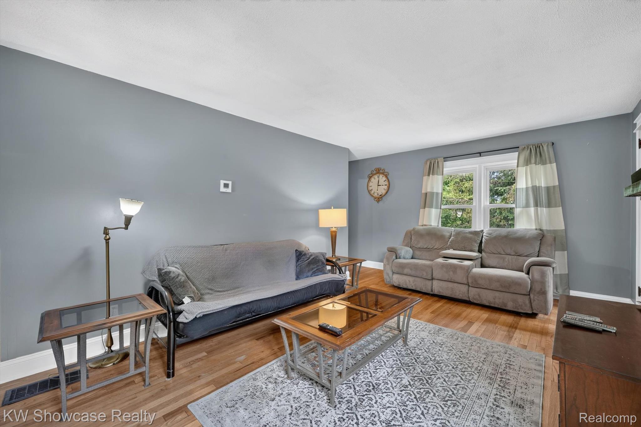 407 Broadway Property Photo 9