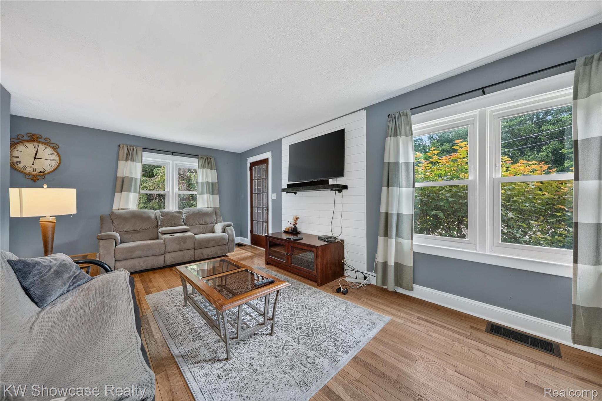 407 Broadway Property Photo 10