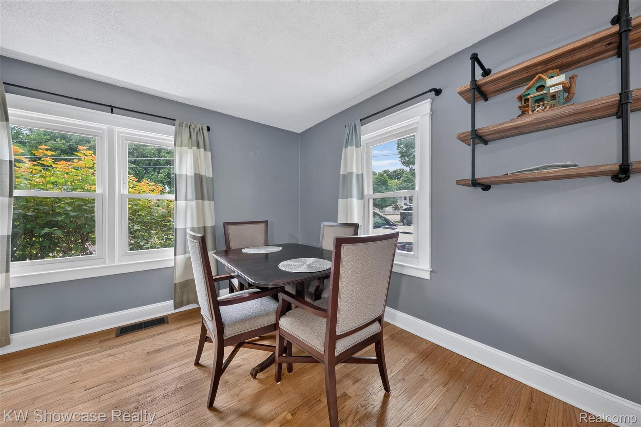 407 Broadway Property Photo 11