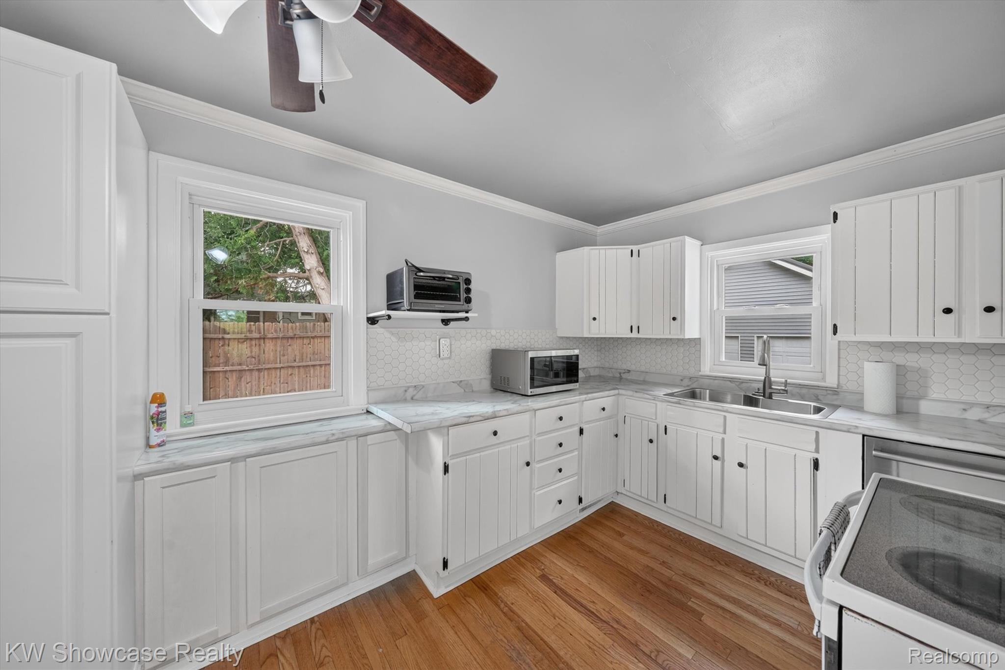 407 Broadway Property Photo 13