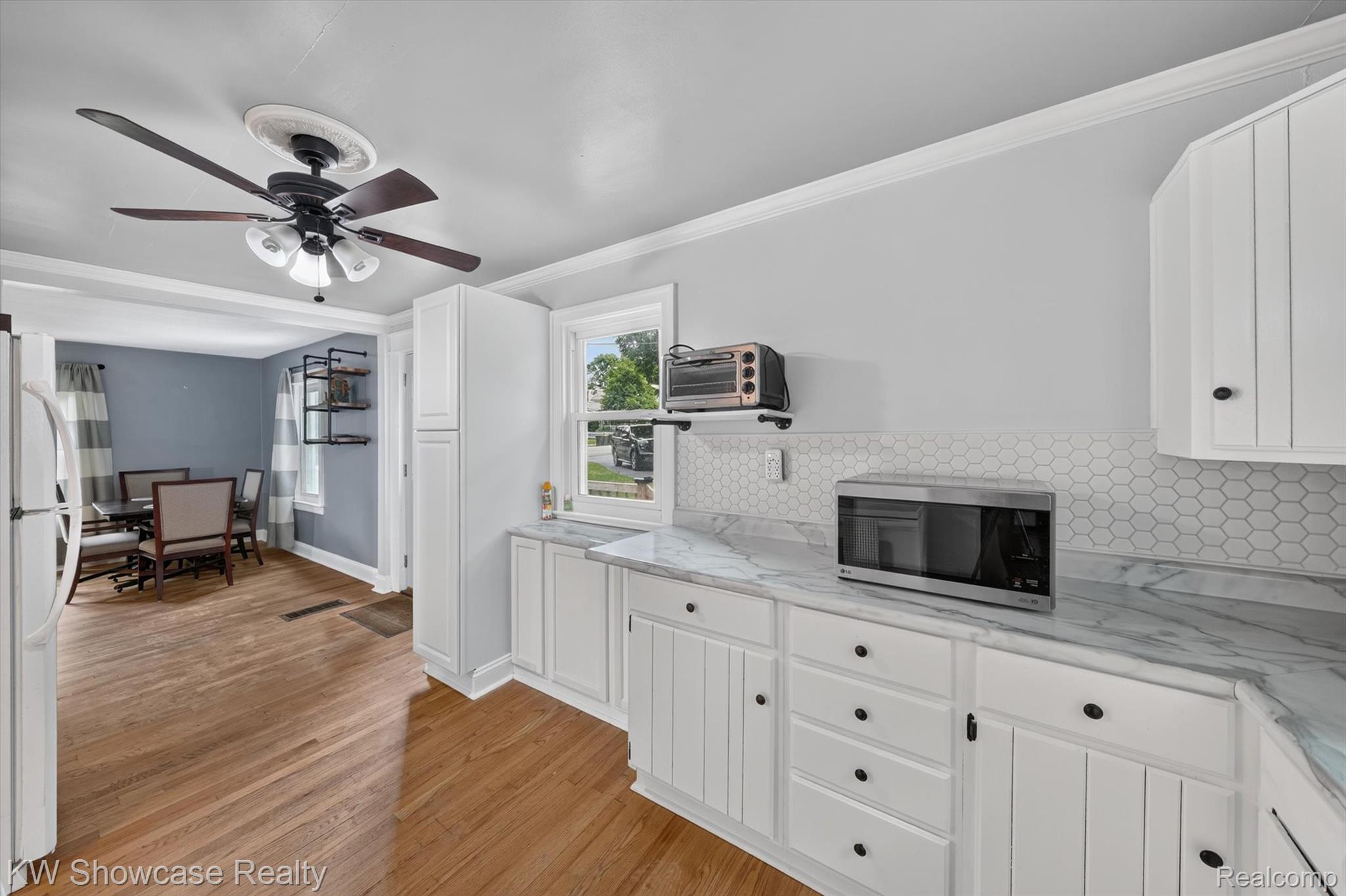 407 Broadway Property Photo 14