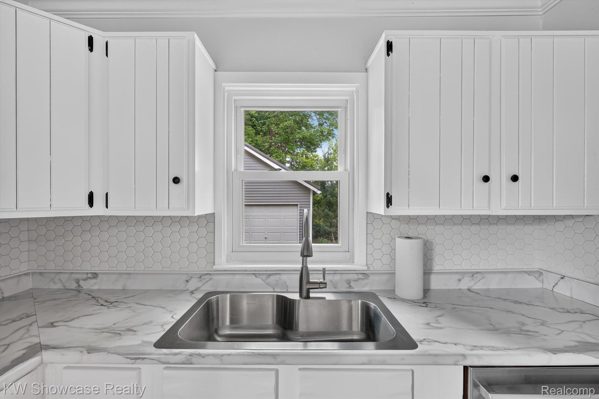 407 Broadway Property Photo 16