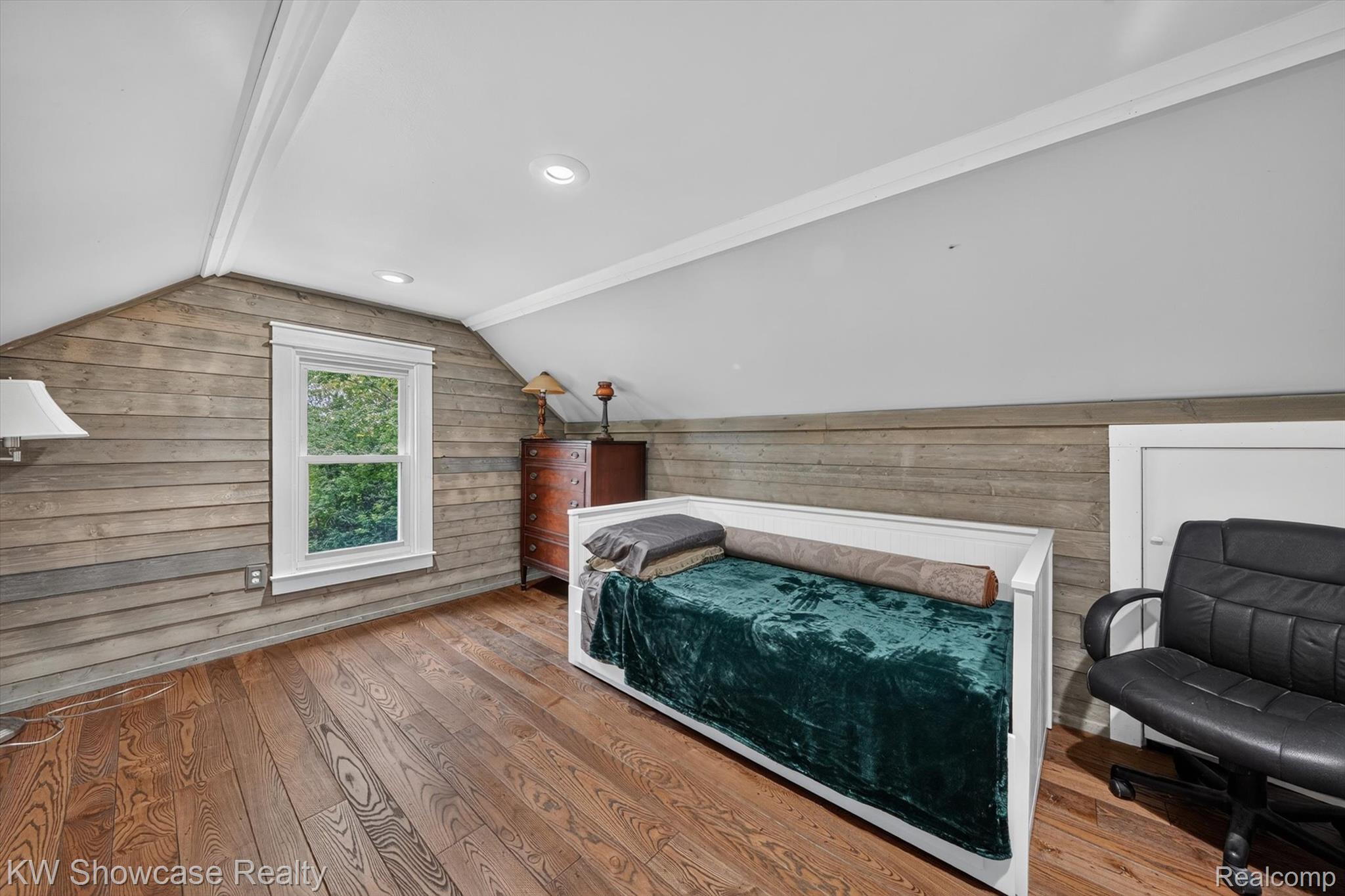 407 Broadway Property Photo 21