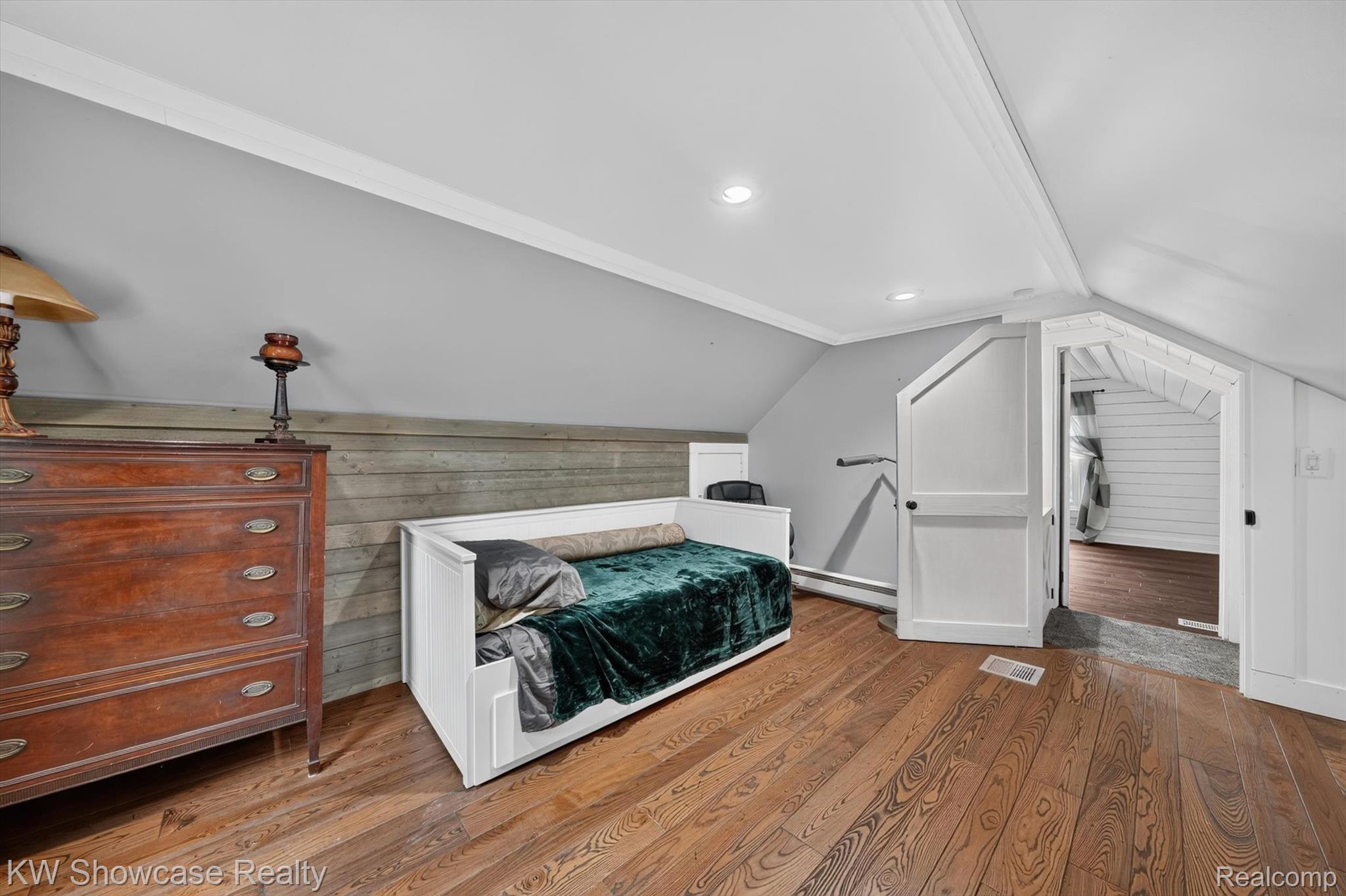 407 Broadway Property Photo 22