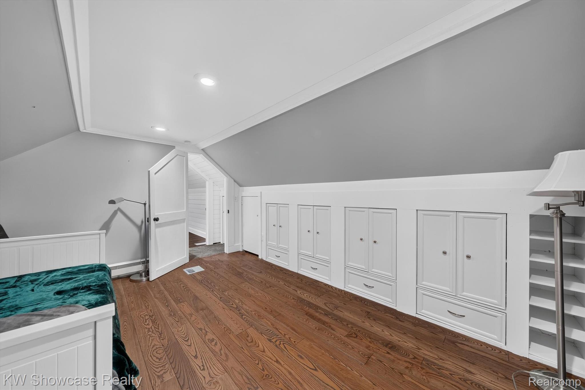 407 Broadway Property Photo 23