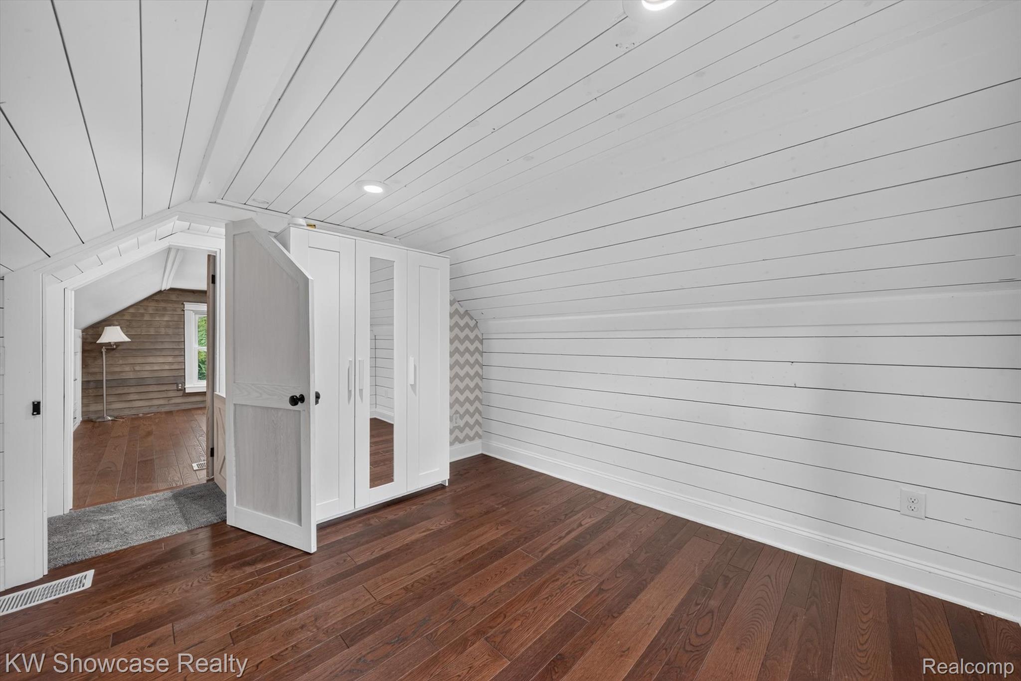 407 Broadway Property Photo 25