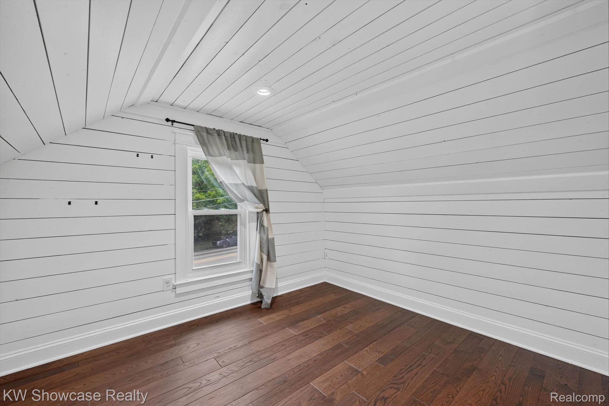 407 Broadway Property Photo 26