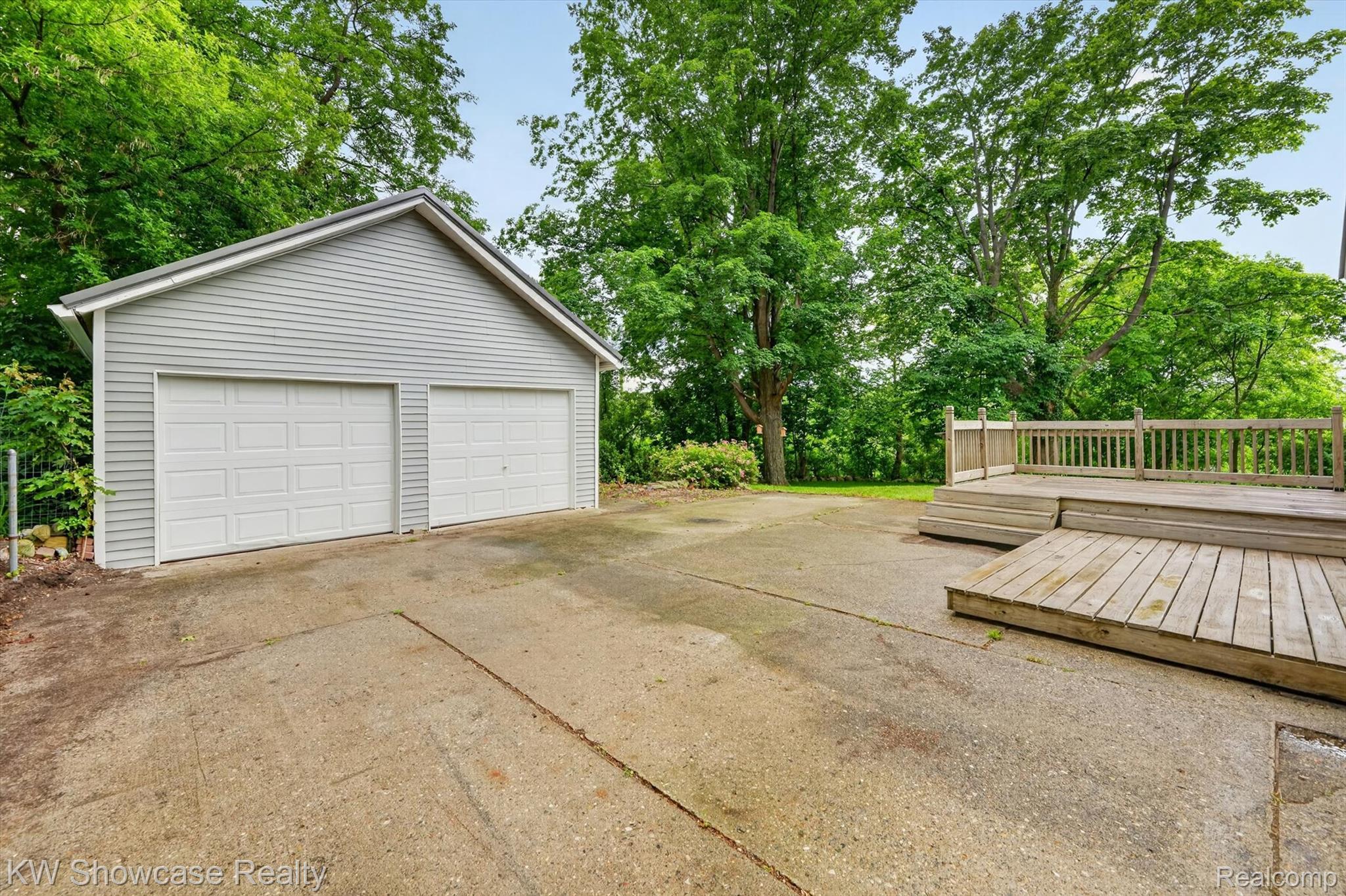 407 Broadway Property Photo 28
