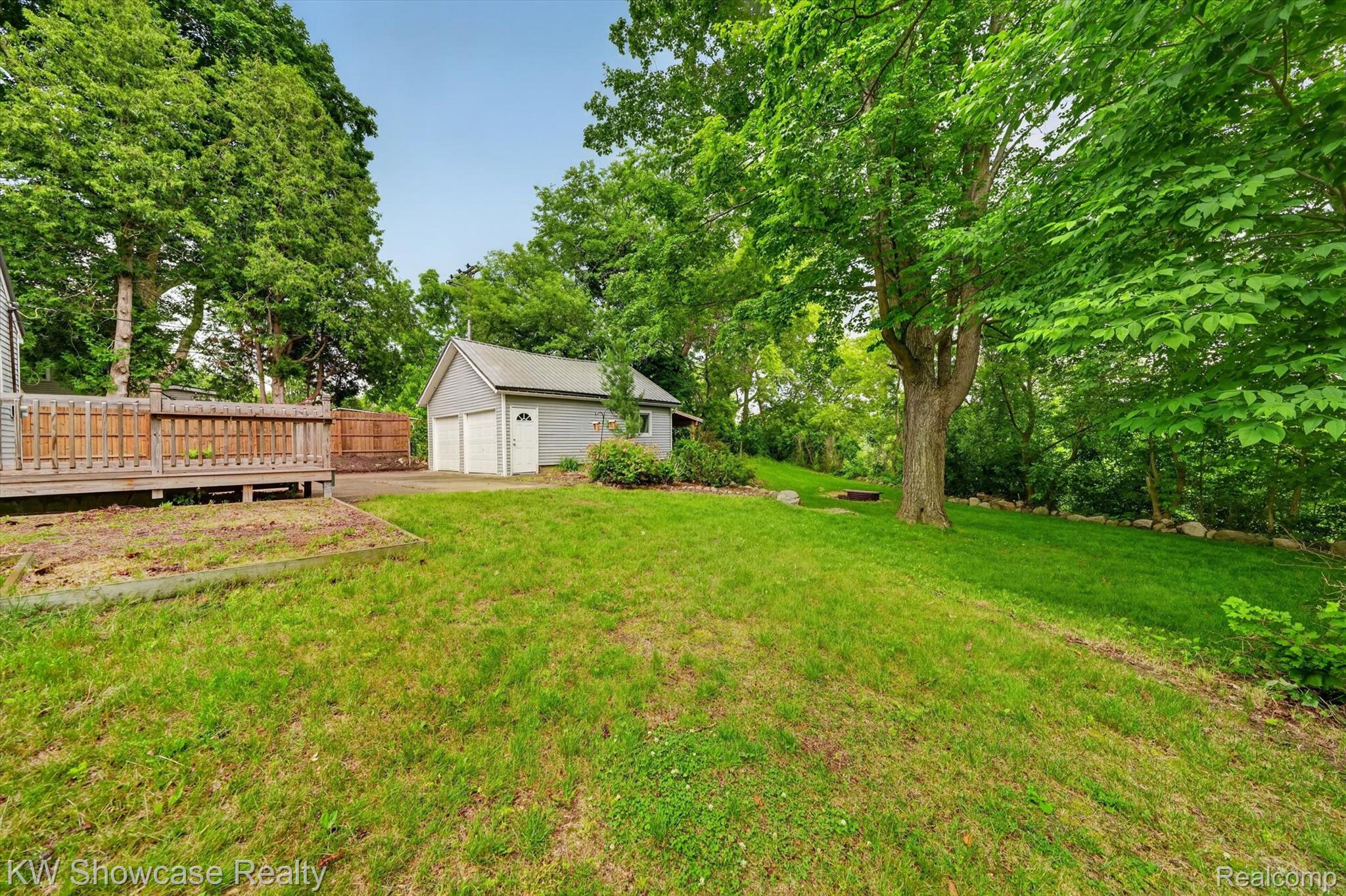 407 Broadway Property Photo 32