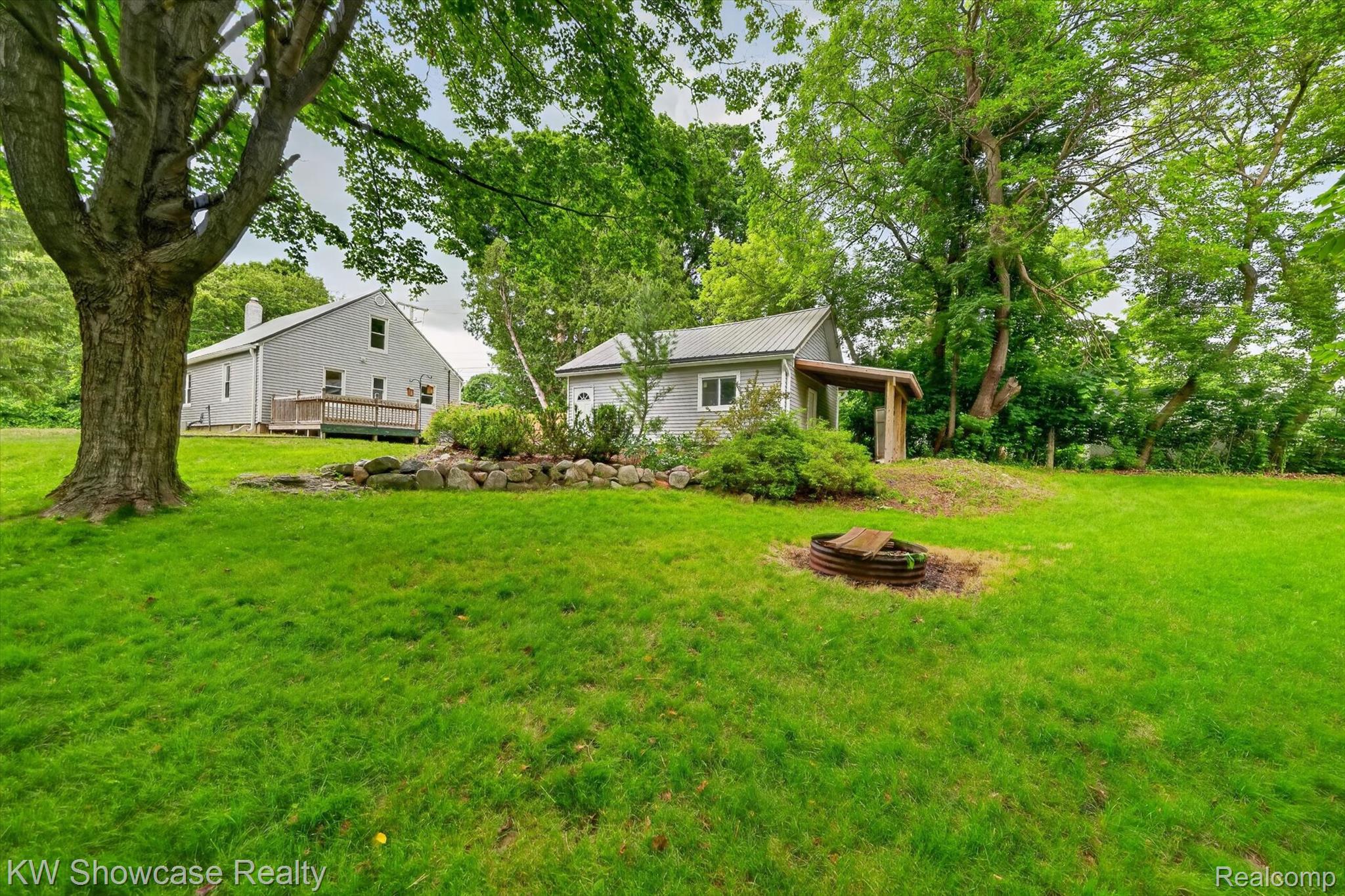 407 Broadway Property Photo 33