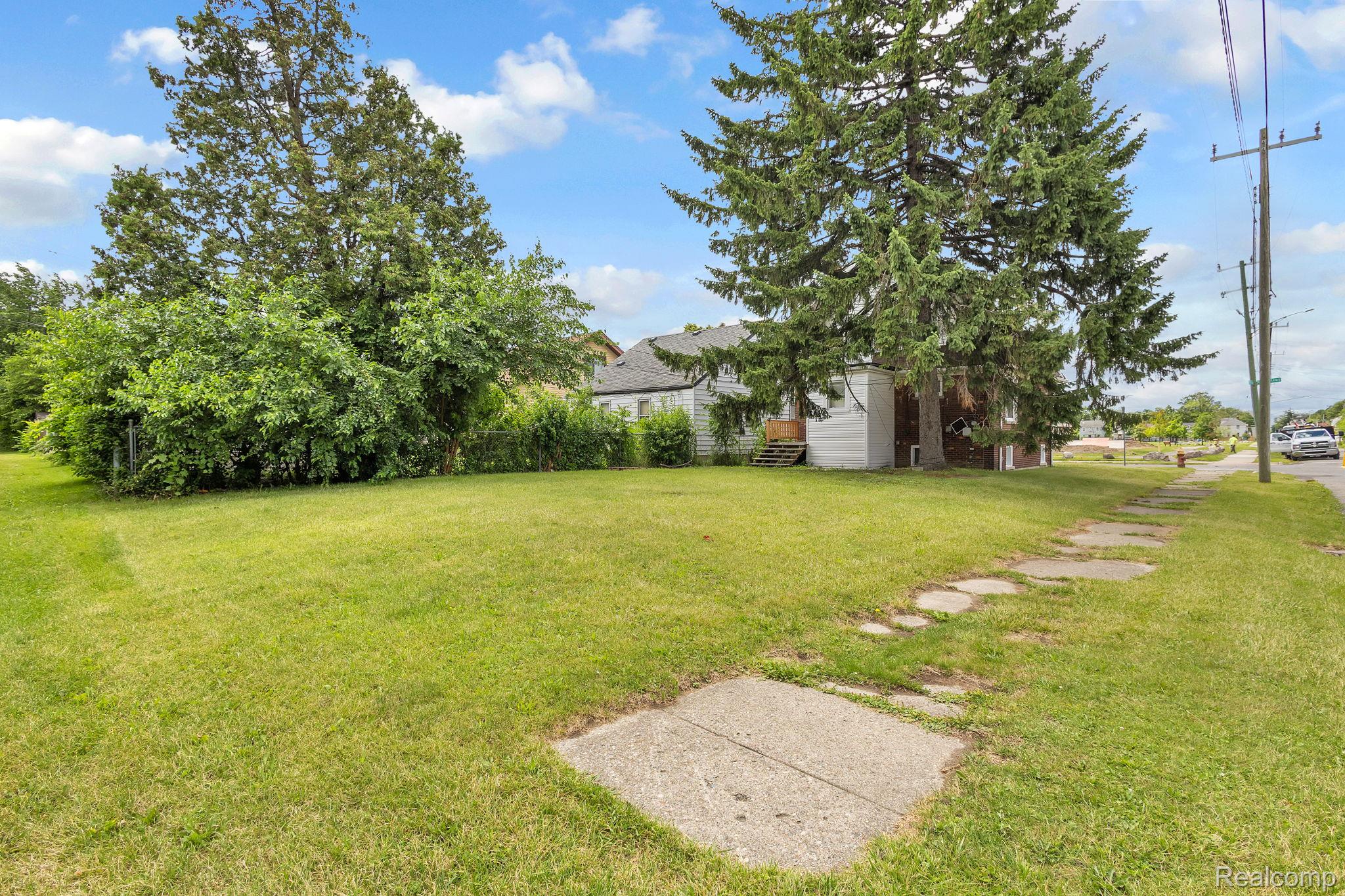 12796 Cherrylawn Street Property Photo 3