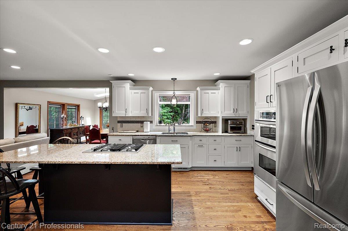 9200 Fox Hollow Road Property Photo 7