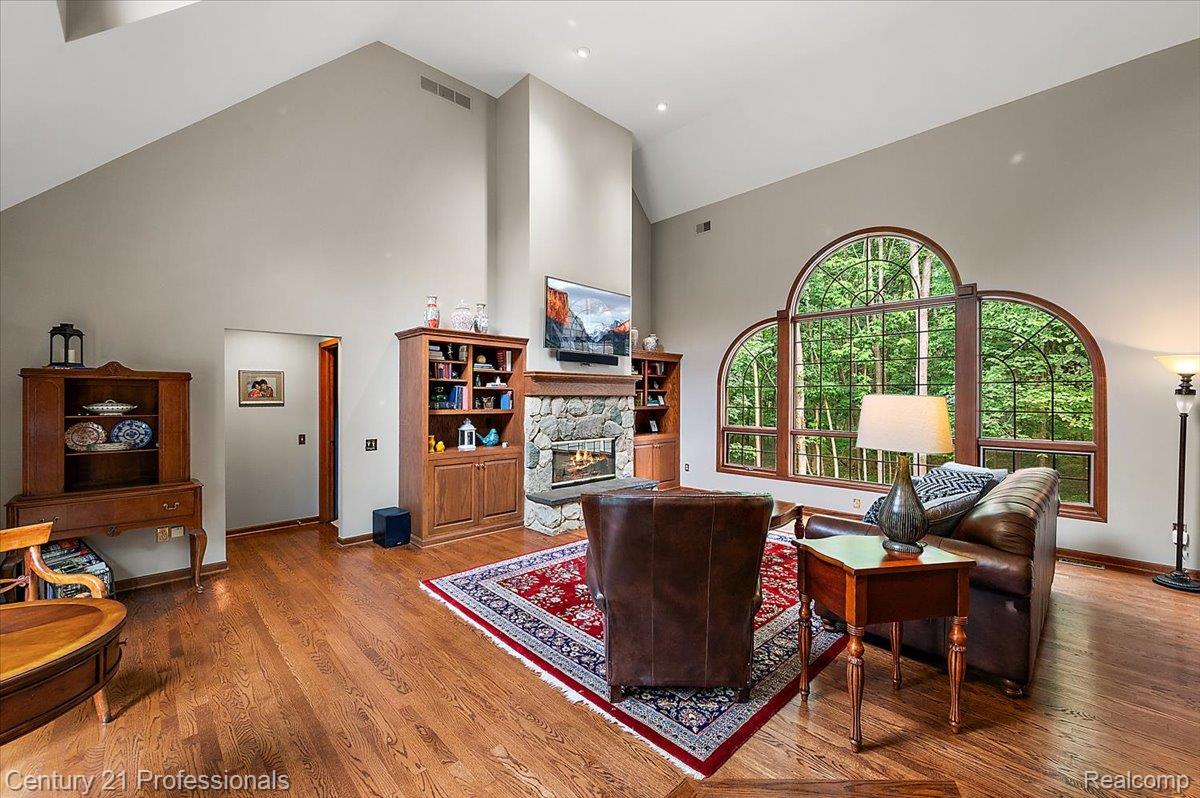 9200 Fox Hollow Road Property Photo 10