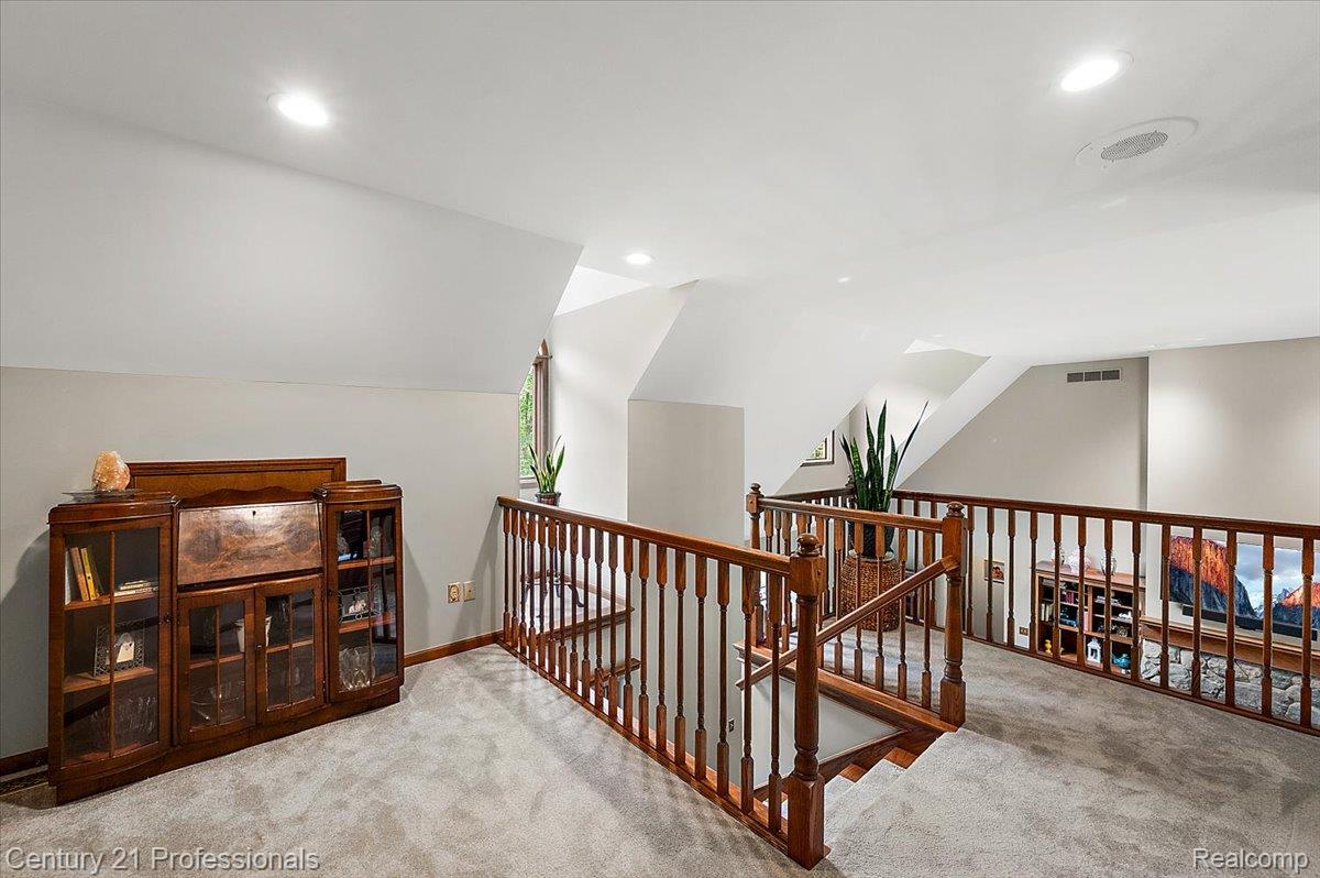 9200 Fox Hollow Road Property Photo 14