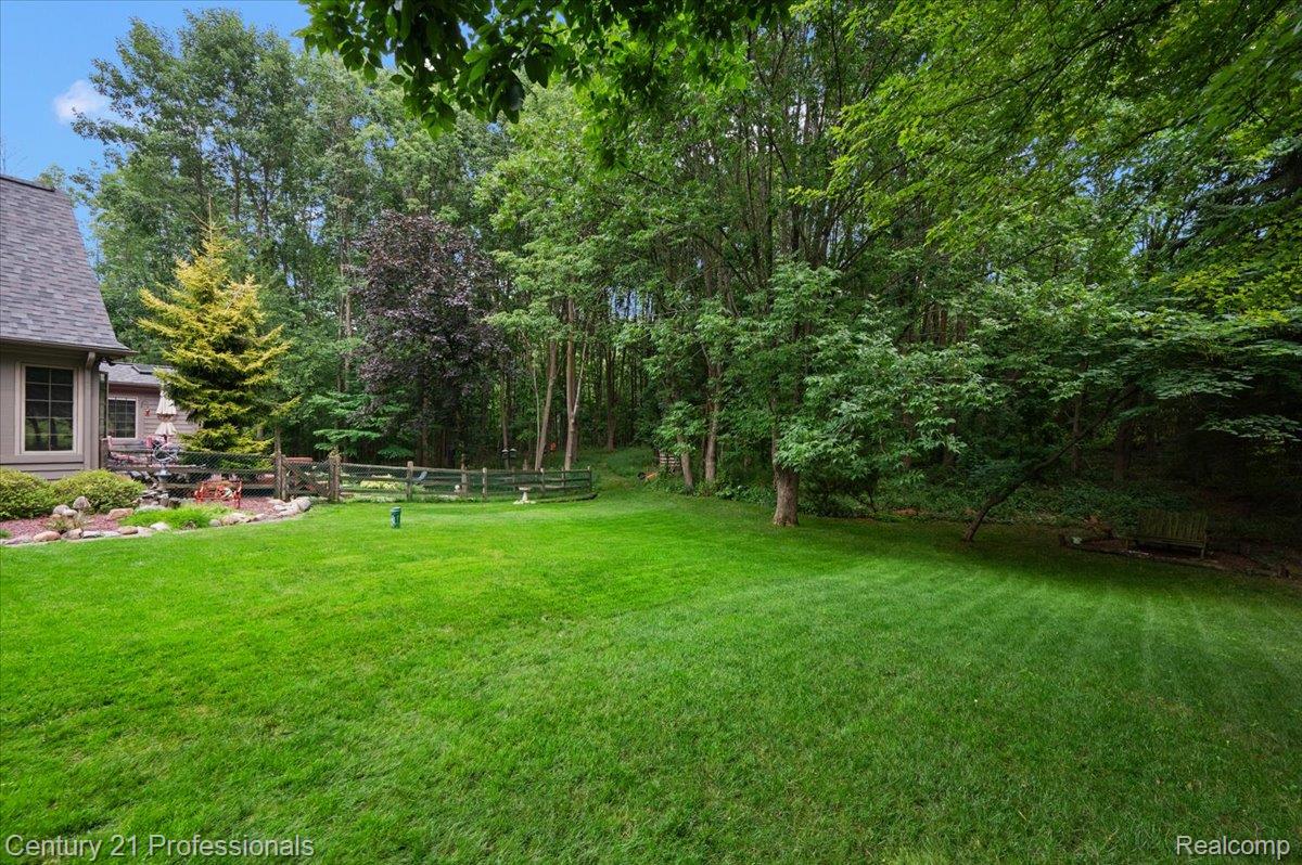 9200 Fox Hollow Road Property Photo 16