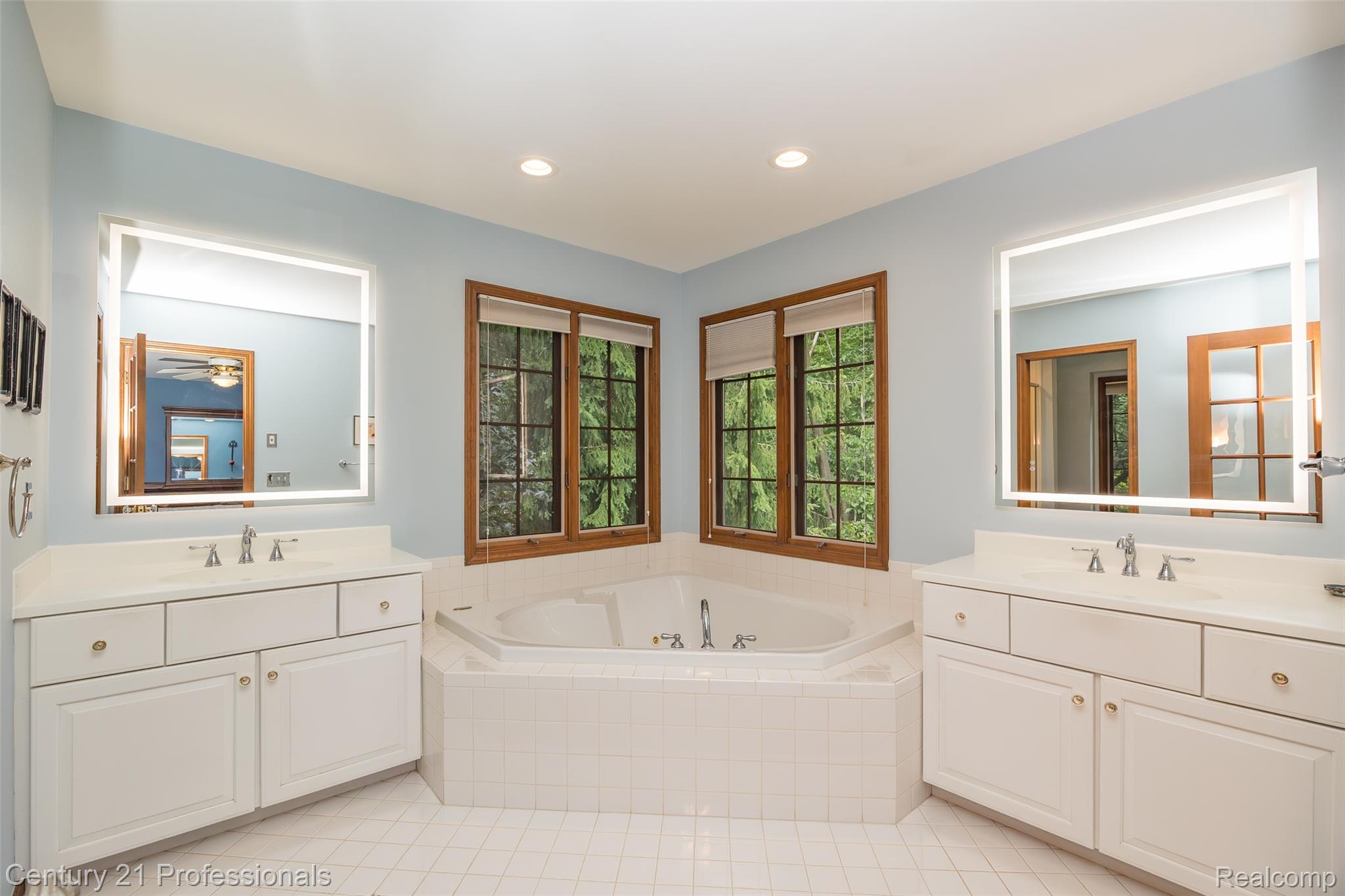 9200 Fox Hollow Road Property Photo 25