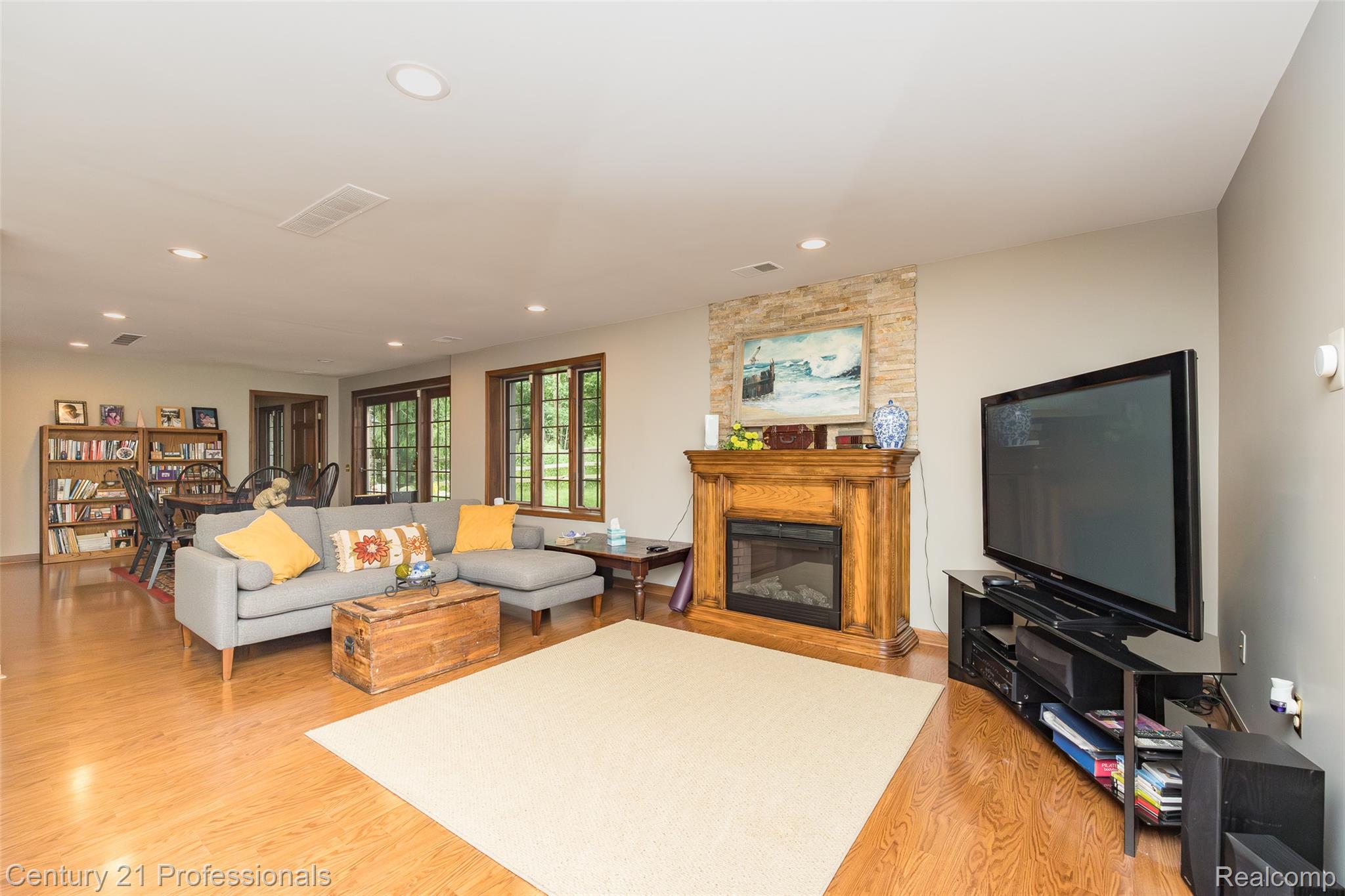 9200 Fox Hollow Road Property Photo 33