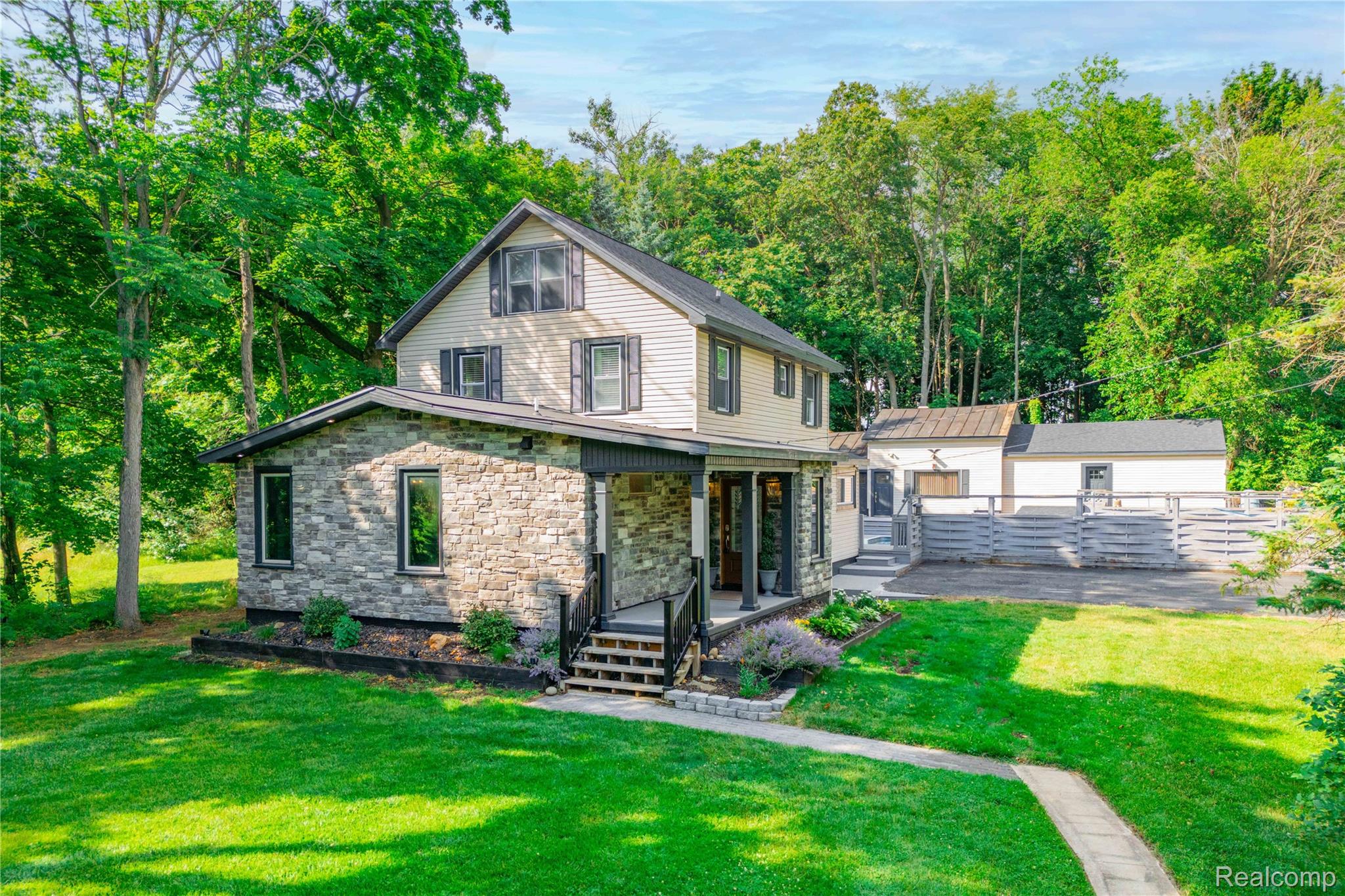 4860 Bluebush Road Property Photo 1