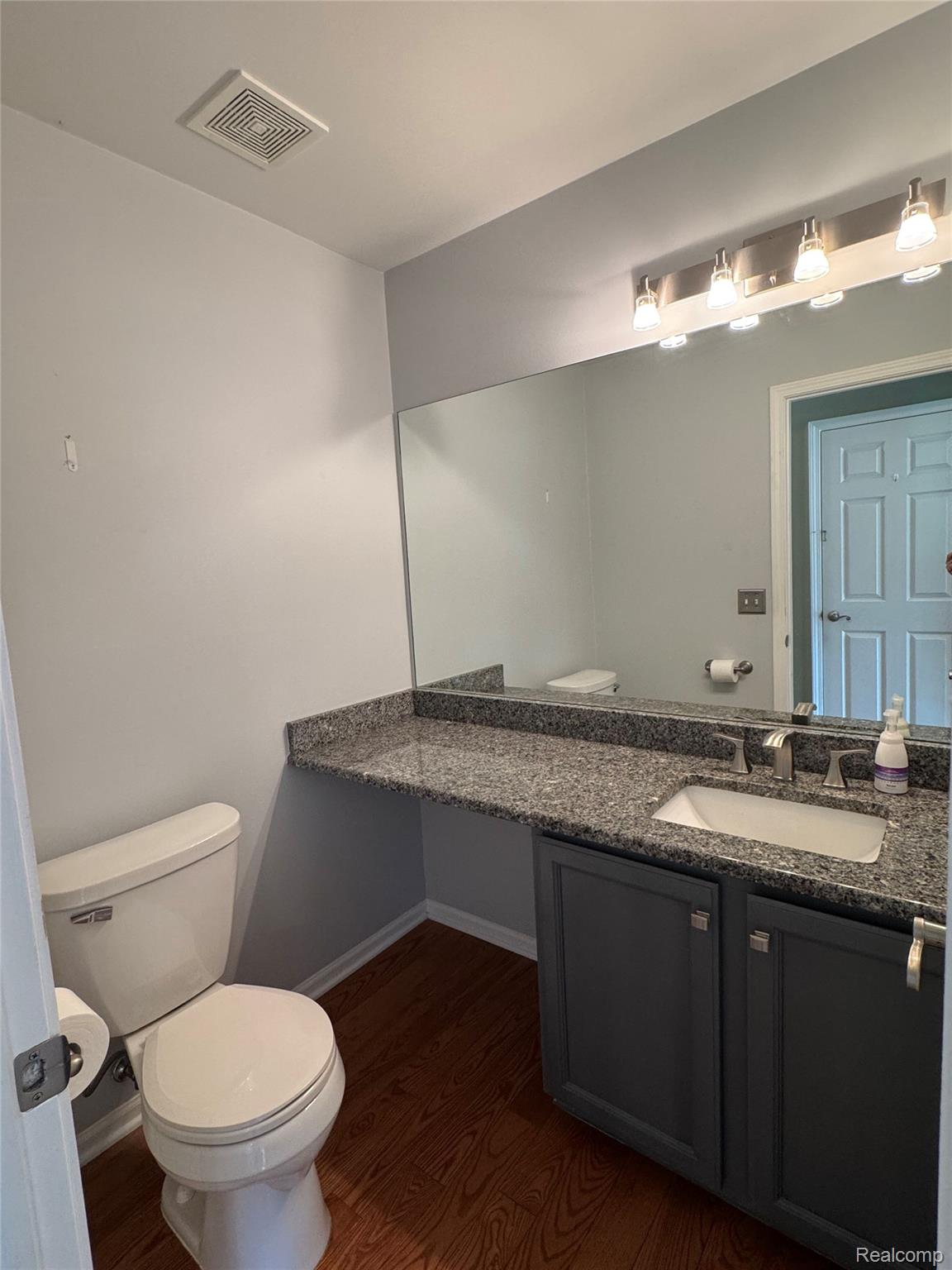 5708 Berwick Court Property Photo 10