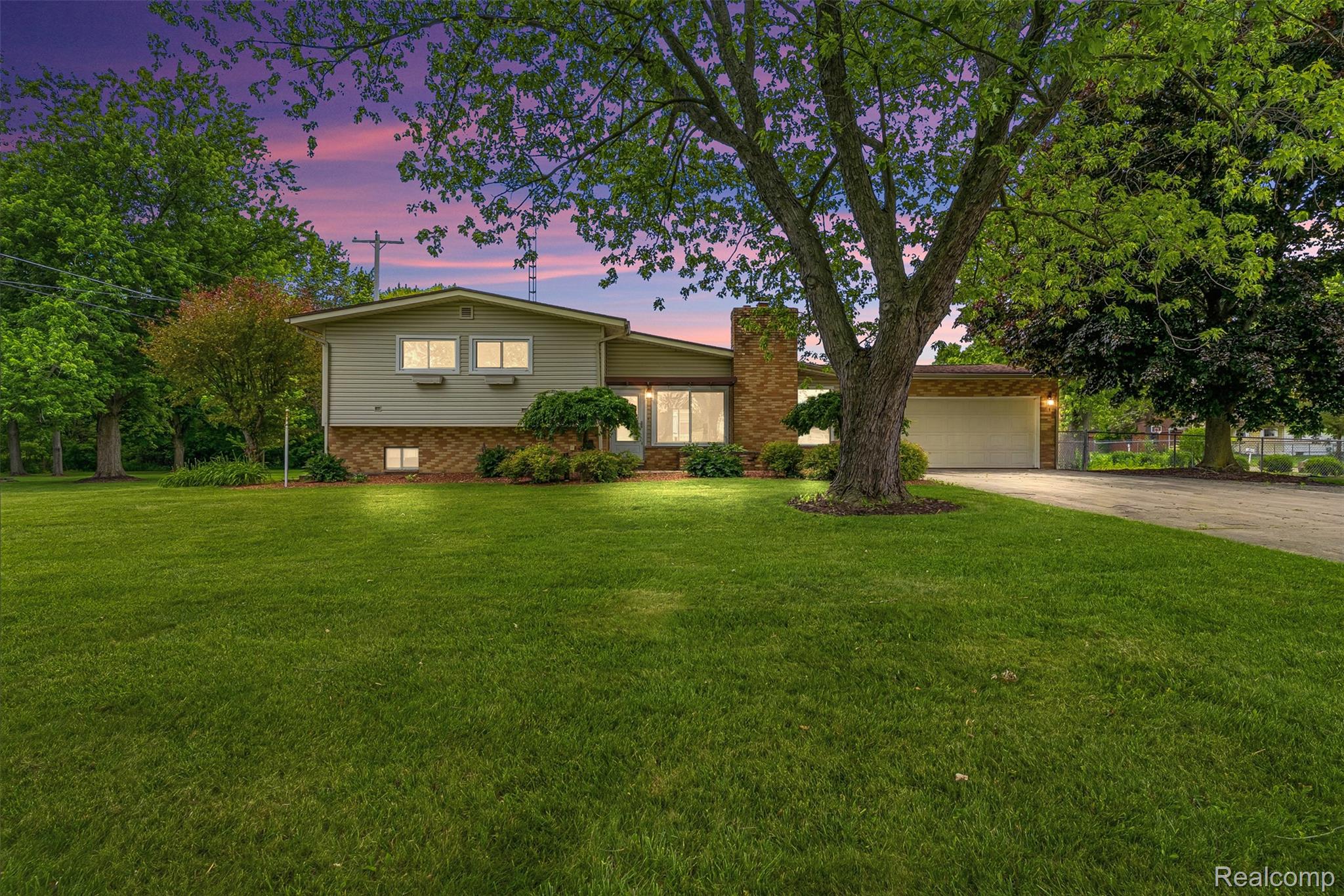 5120 Hillcrest Circle Property Photo 1