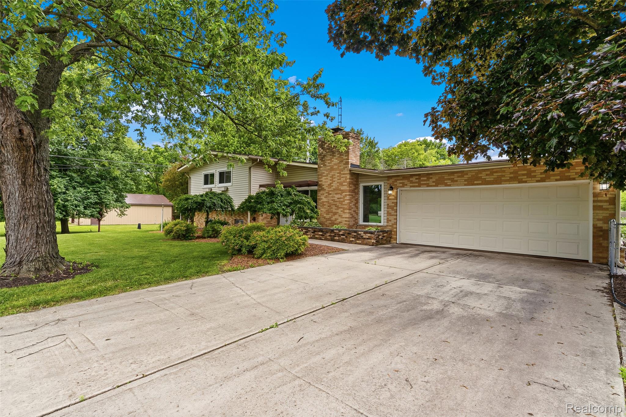 5120 Hillcrest Circle Property Photo 4