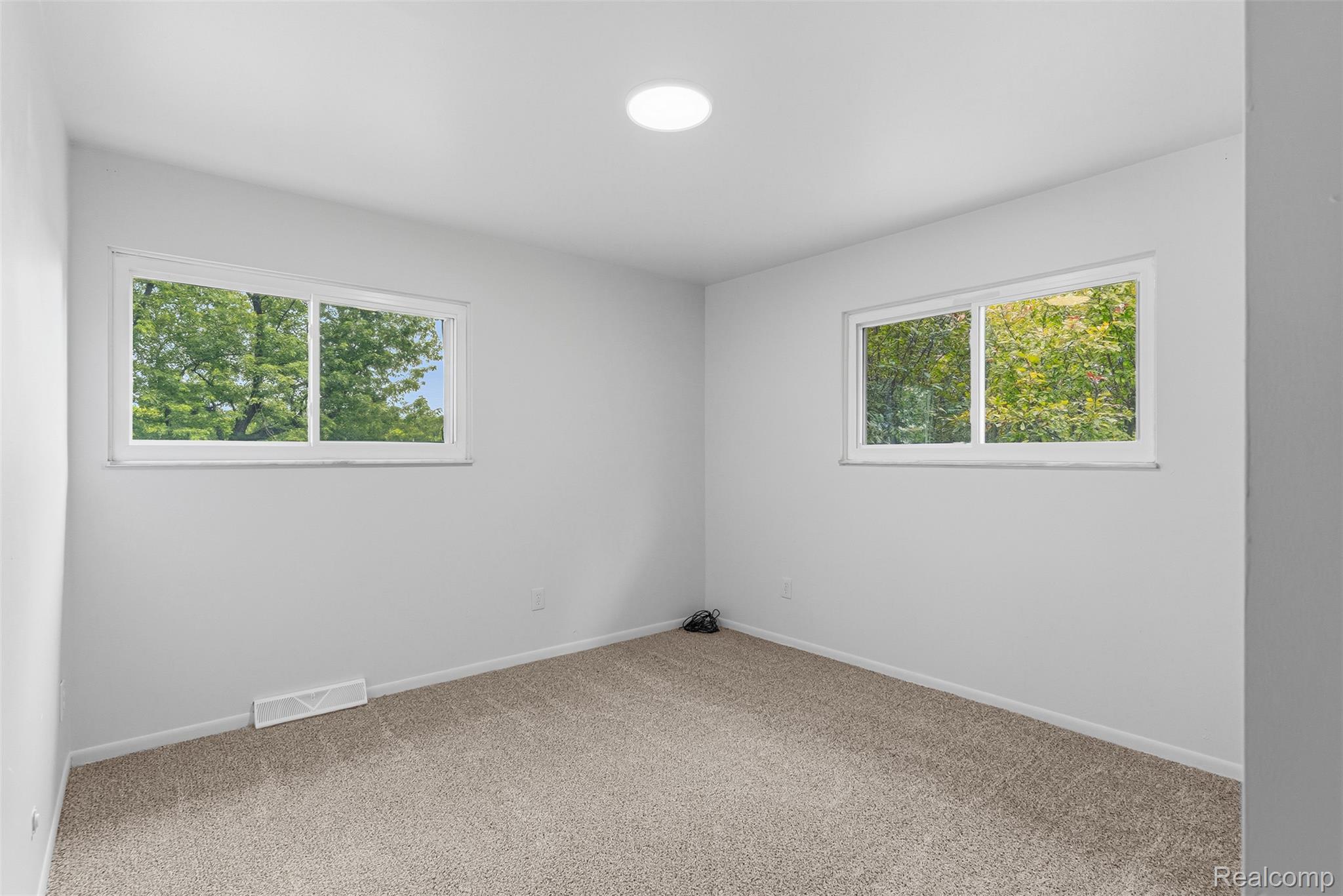 5120 Hillcrest Circle Property Photo 24